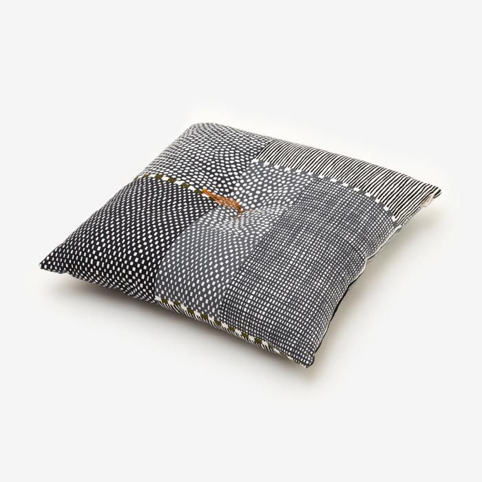 Sou ・ Sou Kyoto Cushion (toile n ° 8) / Sumiiro, couleur d'encre (Magasane Sumiiro) [※ livraison d'environ 3 semaines]