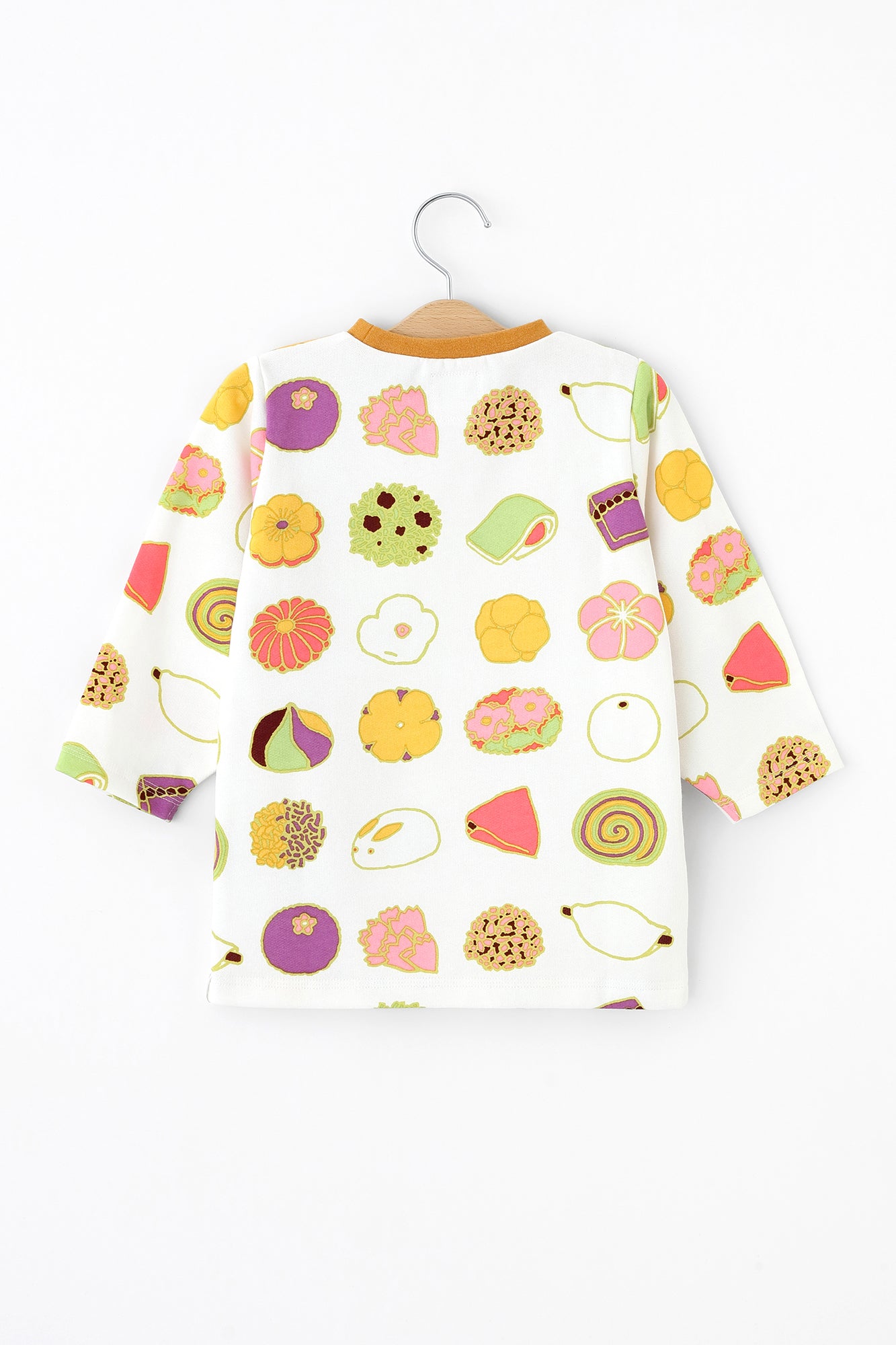 ●地窖 圓弧袖上衣和菓子