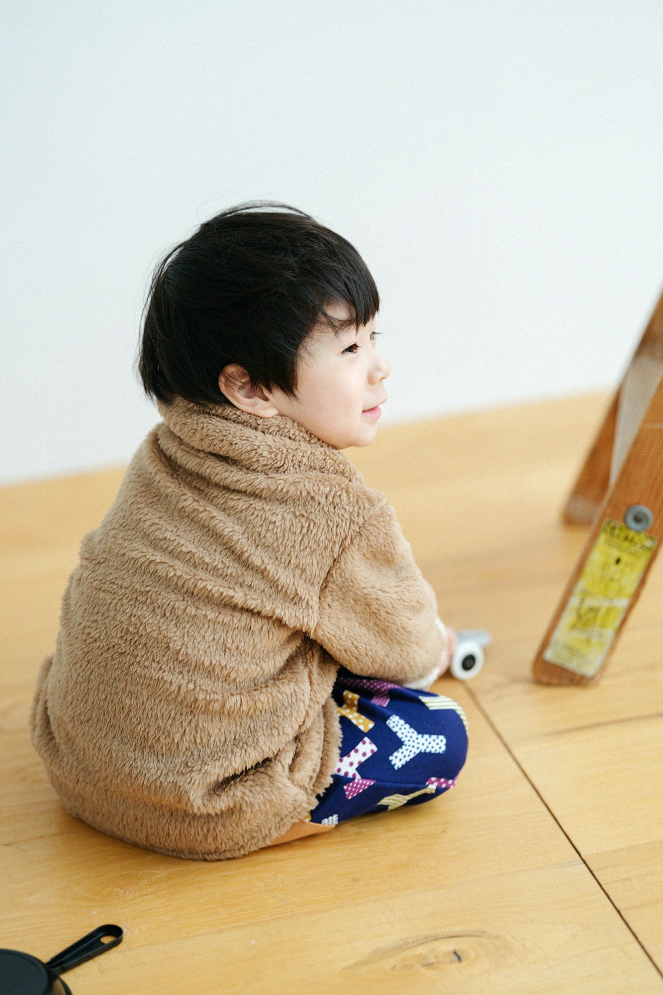 ●內抓毛 高領上衣 雙色袖／茶色×純白