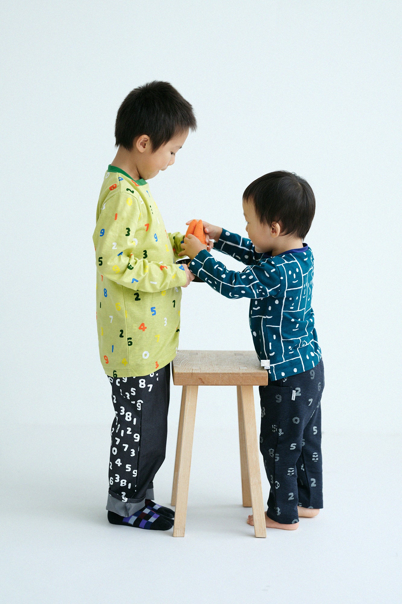 ● Square Neck Long Sleeve T-shirt / Flower Grove