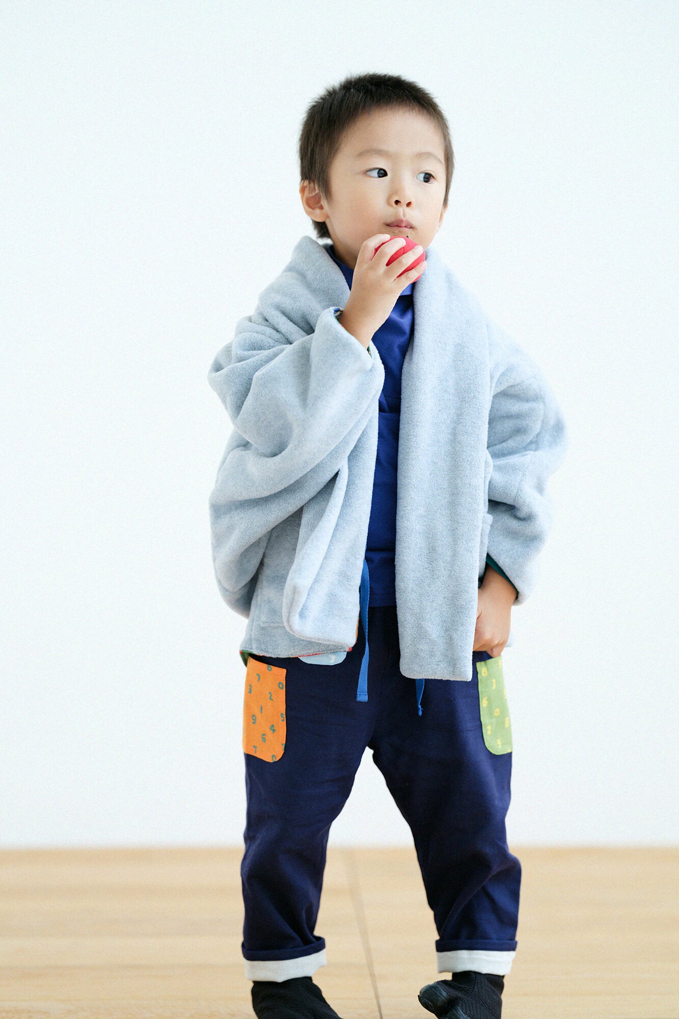 ●抓絨 梯形袖雙面短外套／黑色×怒濤