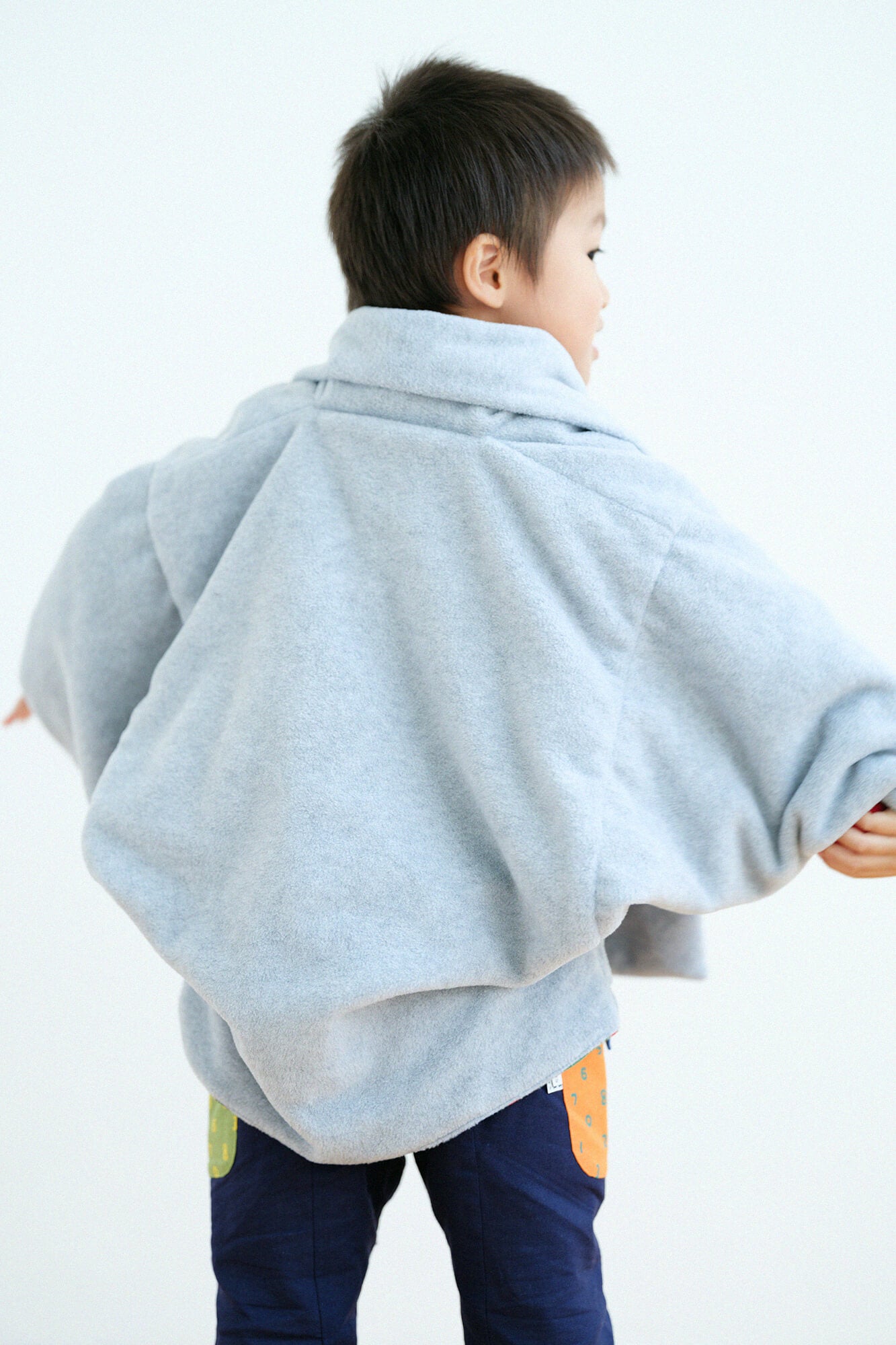 ●抓絨 梯形袖雙面短外套／黑色×怒濤