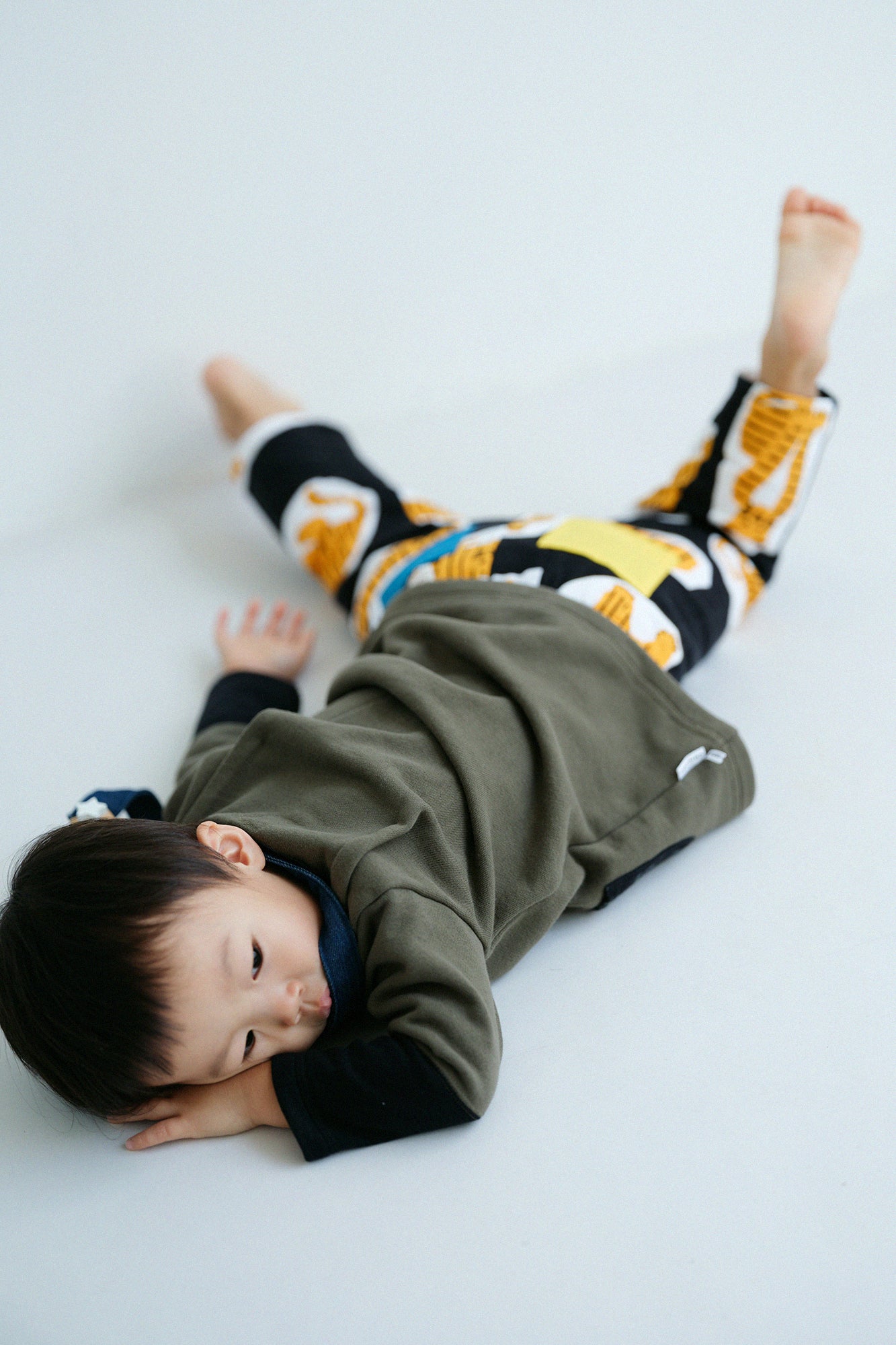 ●うらけ ちがいそでひふ かたあげ／ふかみどりいろ×まっくろ