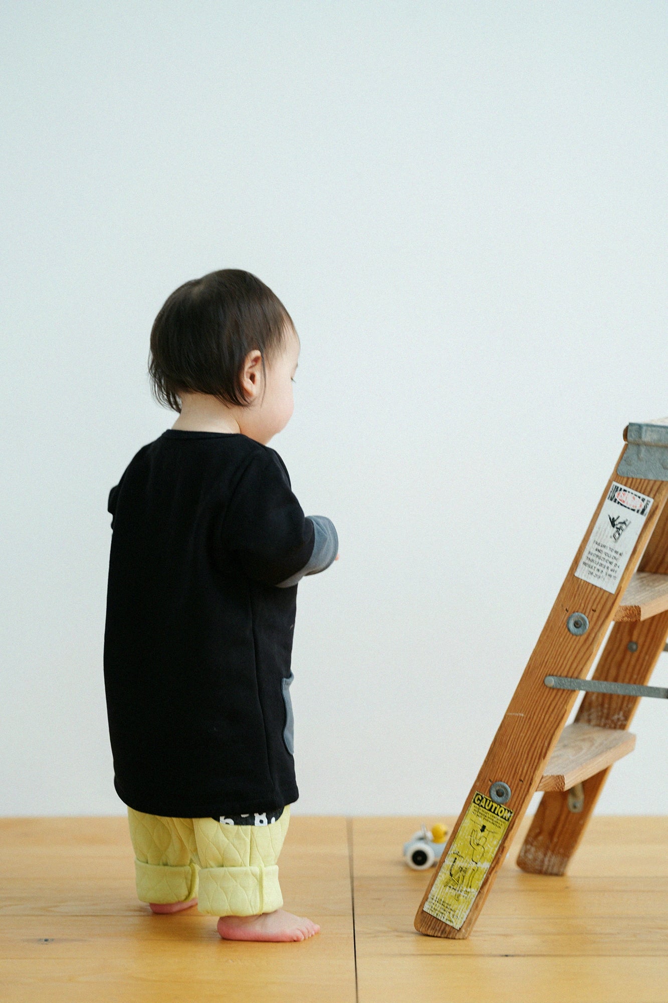 ●內起絨 雙色袖 方領上衣 袙／黑色×灰色