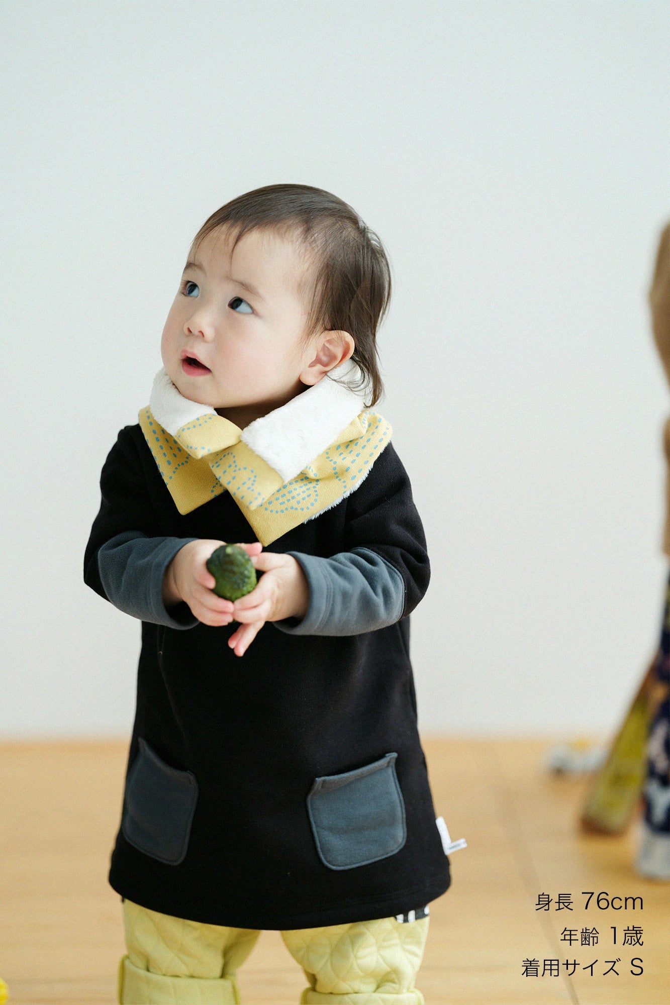 ●內起絨 雙色袖 方領上衣 袙／黑色×灰色