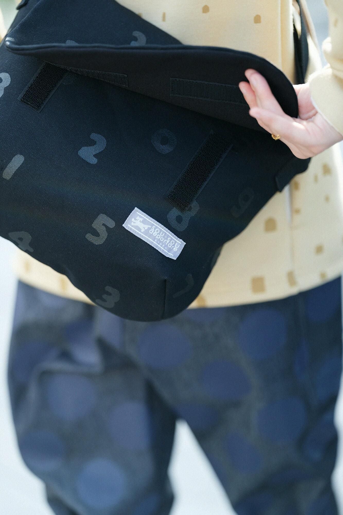 自行车肩膀/so-u-u中湿羽毛颜色（木材）