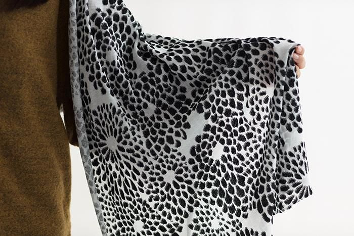 SOU · SOU × MOONBAT Scarf / Chrysanthemum Backlight