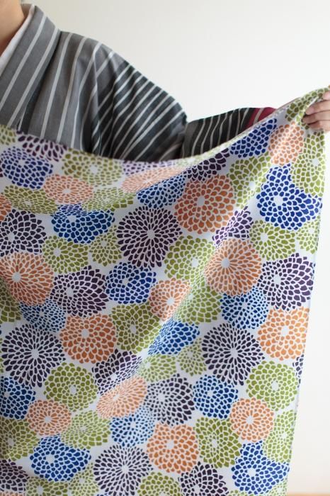 Handbedrucktes Furoshiki (groß)/voller Chrysanthemen