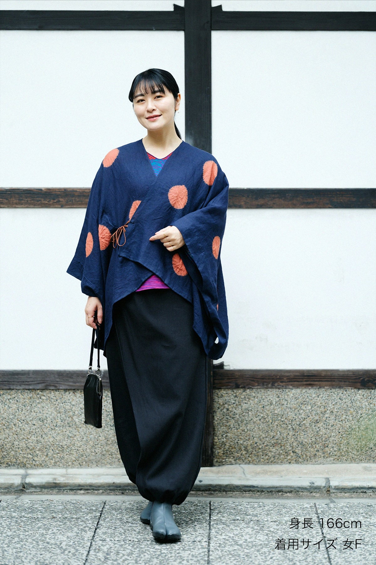 【Scheduled to ship around Mar 3】Konsei Tie-dye Linen Kisaragi Poncho Short／Large Polka Dots Bluish Purple×Reddish Yellow