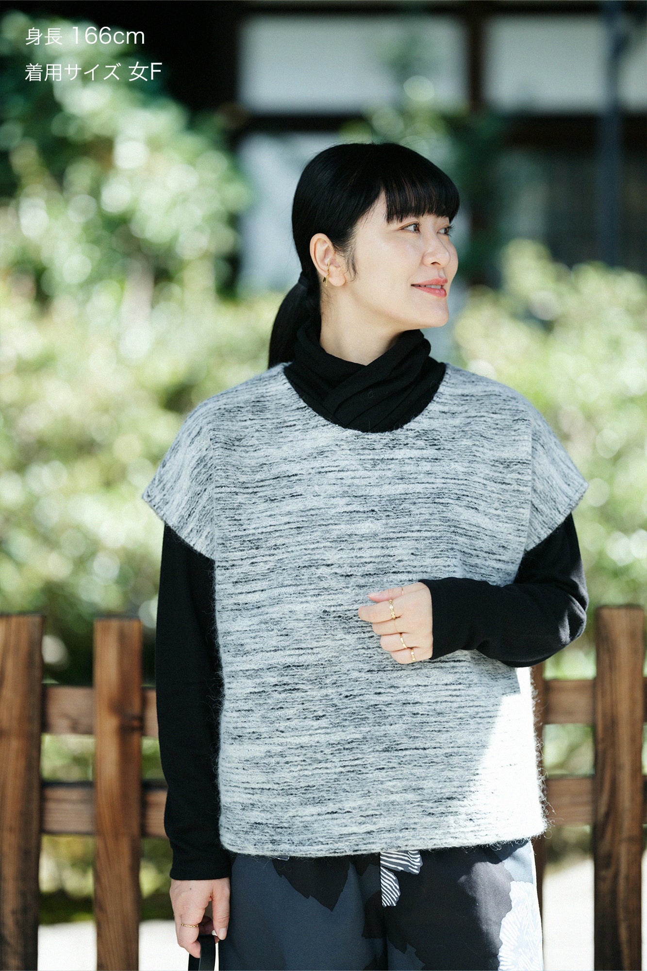 雙層梳毛 針織 台形上衣 肩線／淺灰色