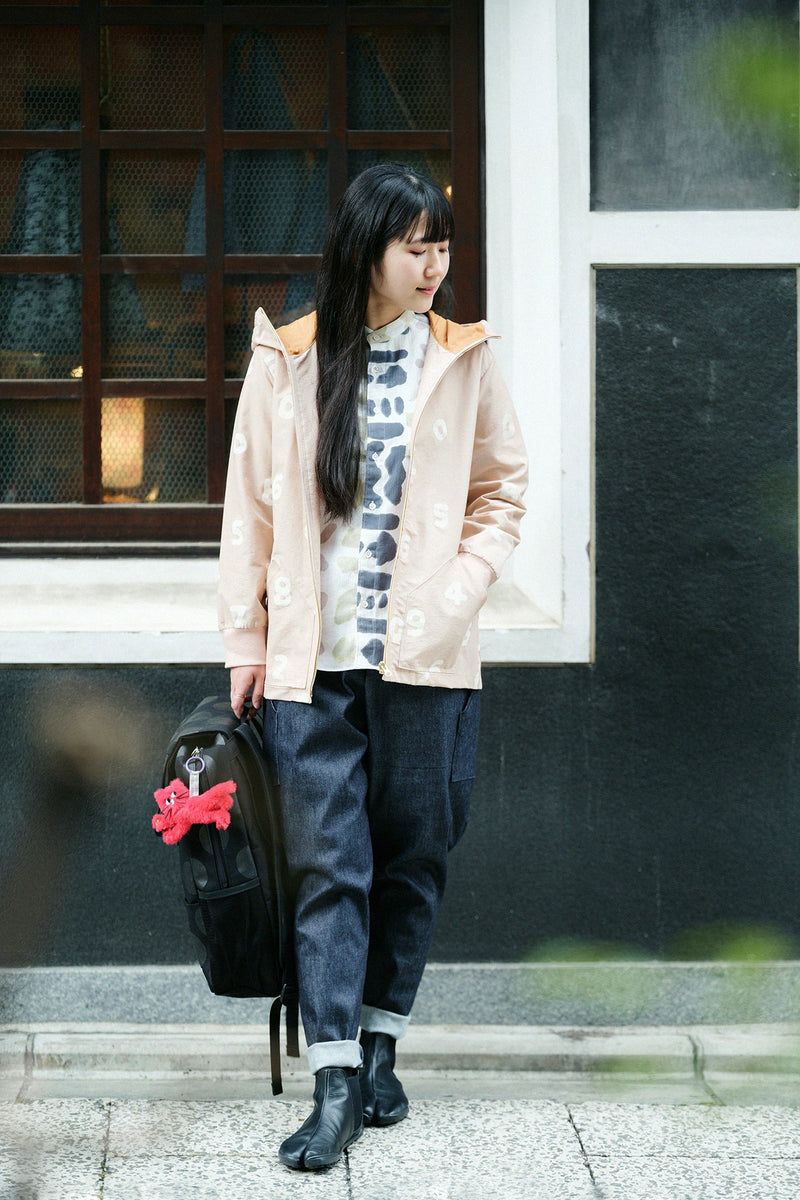 เสื้อยืดทรงสแตนด์คอลลาร์ ทากาชิมะ ชรัง 