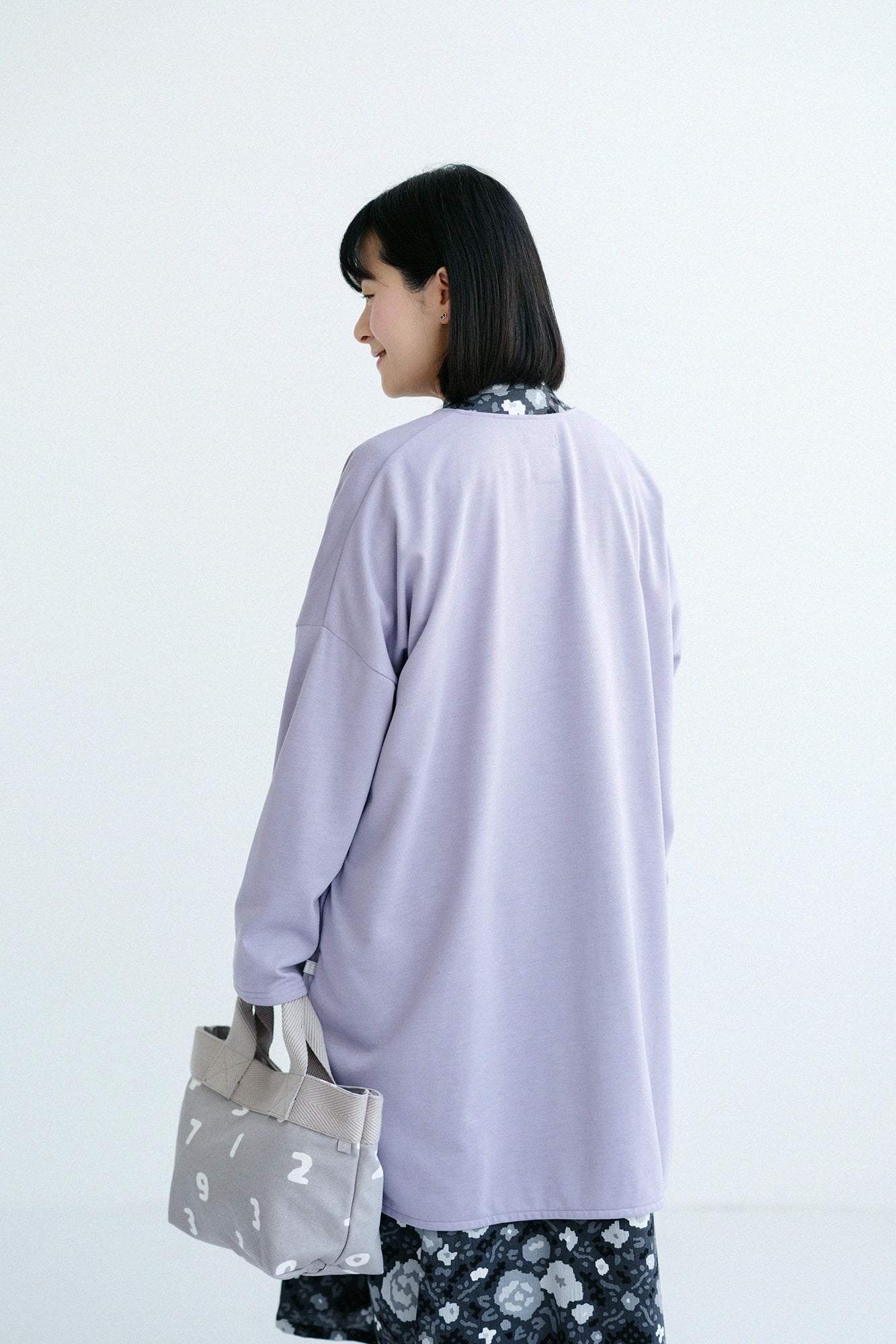 [Expédition prévue vers le 17 mars] Manteau tunique léger à col en V en jersey à fils parallèles/lilas