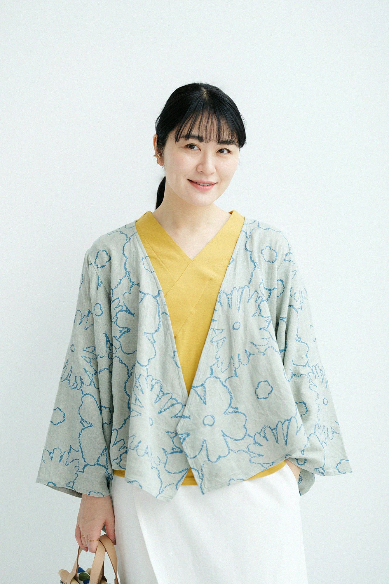 綿麻 綾織（あやおり） 小袖寛衣（こそでかんい）／おおらからくがき 柳鼠（やなぎねず）