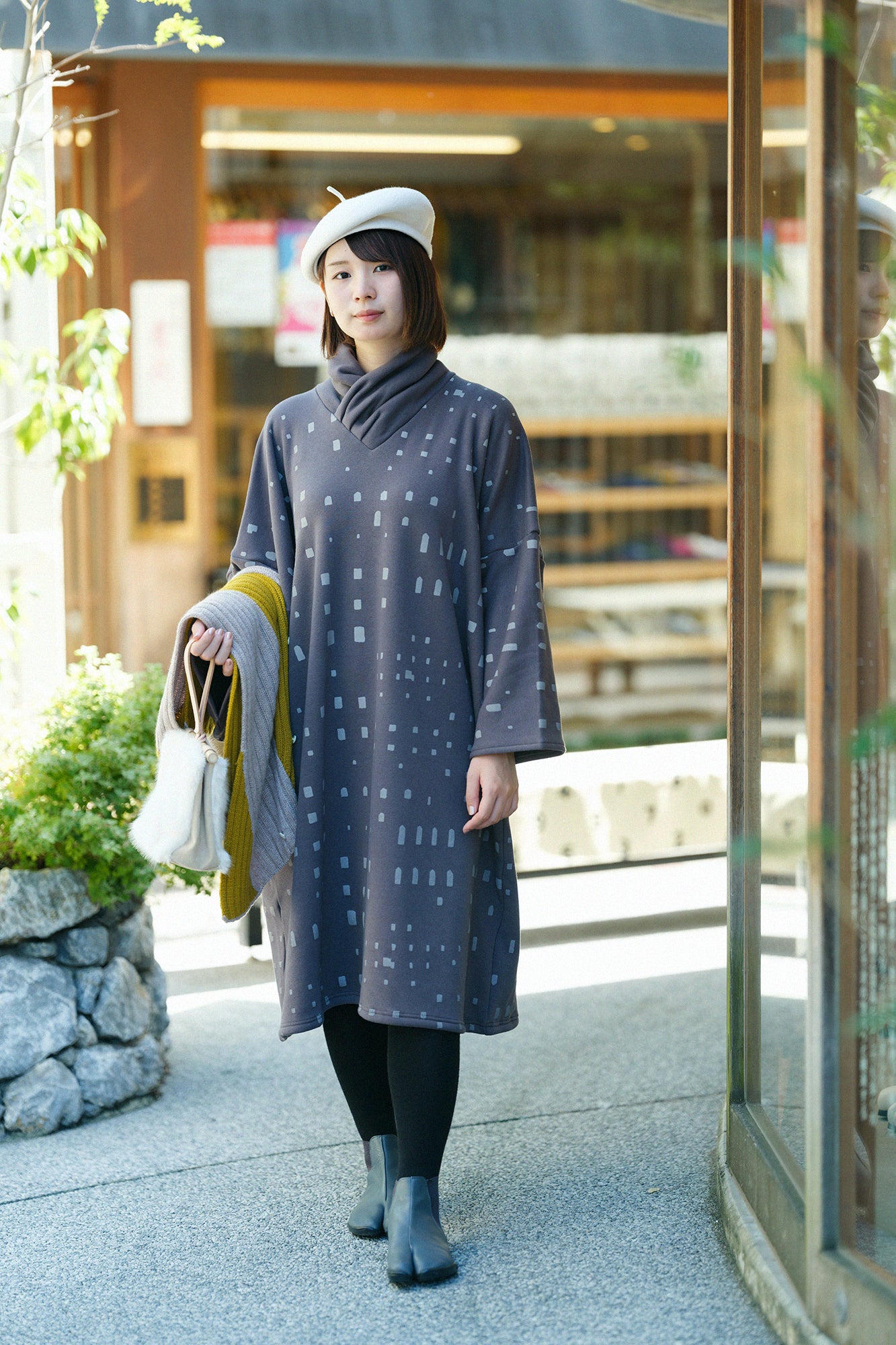 裏仿毛 針織 高領圓弧袖長方形洋裝／窗 藤煤竹色