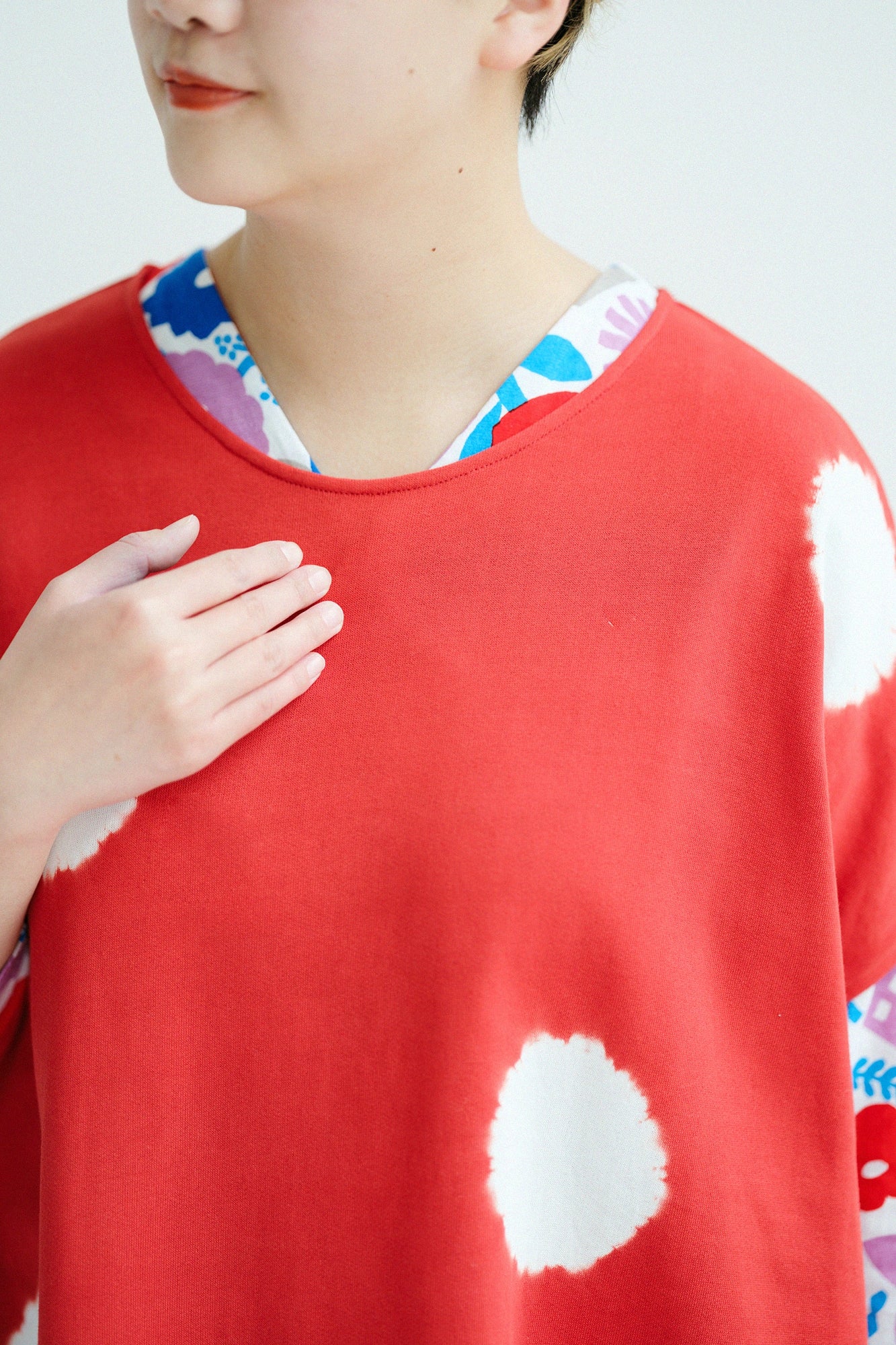 [Versand voraussichtlich um den 3. März] Kinkiyo Shibori, feines Fleece, rechteckiges Gewand, Schulterlinie/große Tupfen, Hiiro x Tsukumo