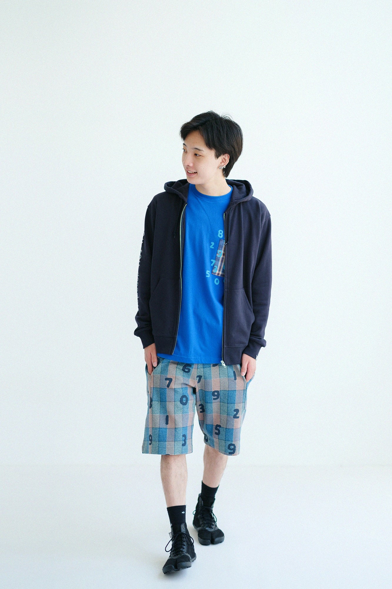 【กำหนดจัดส่งประมาณวันที่ 29 กันยายน】เสื้อยืดแขนยาวแบบมีกระเป๋า [5.6] / Royal Blue × SO-SU-U Kon 