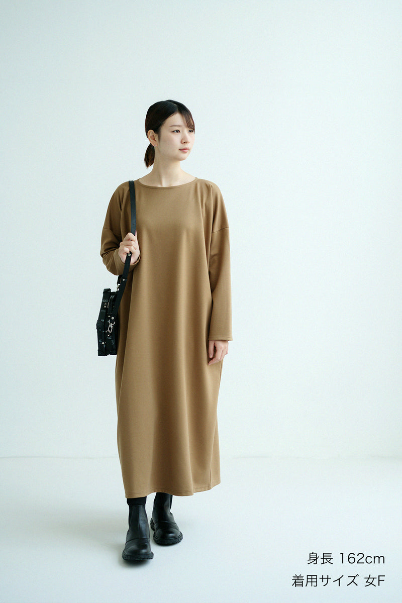 ボートネック ワンピース マキシ丈（秋冬）