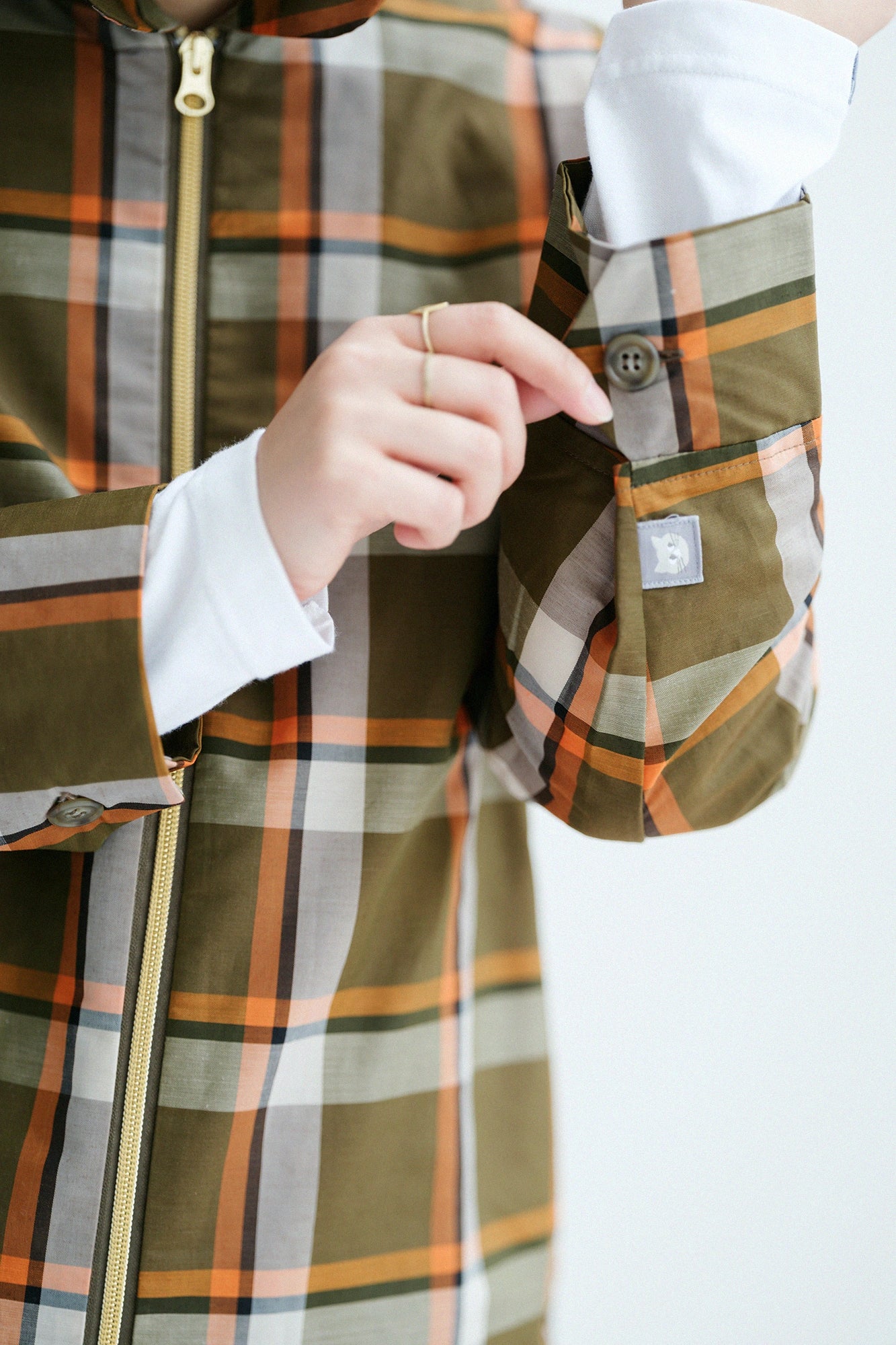 【3월 10일경 발송 예정】라미나일론 칼라 ZIP UP자켓／올리브 체크 