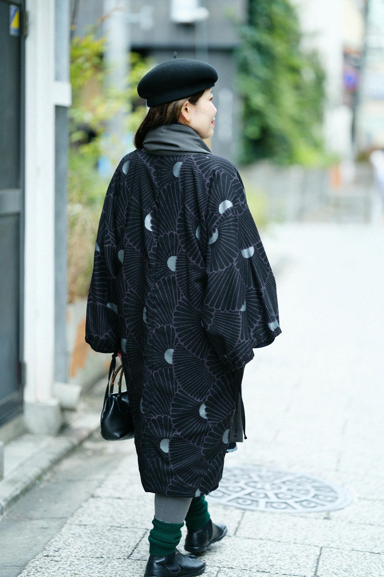 モスリン 宮中袖（きゅうちゅうそで） 可逆（かぎゃく）／濃灰（こいはい）×菊扇（きくおうぎ）