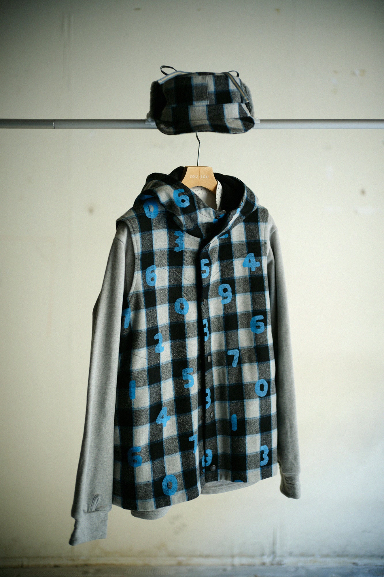 ウールチェック×ボア BIKEフードベスト／SO-SU-U ブルーブラック