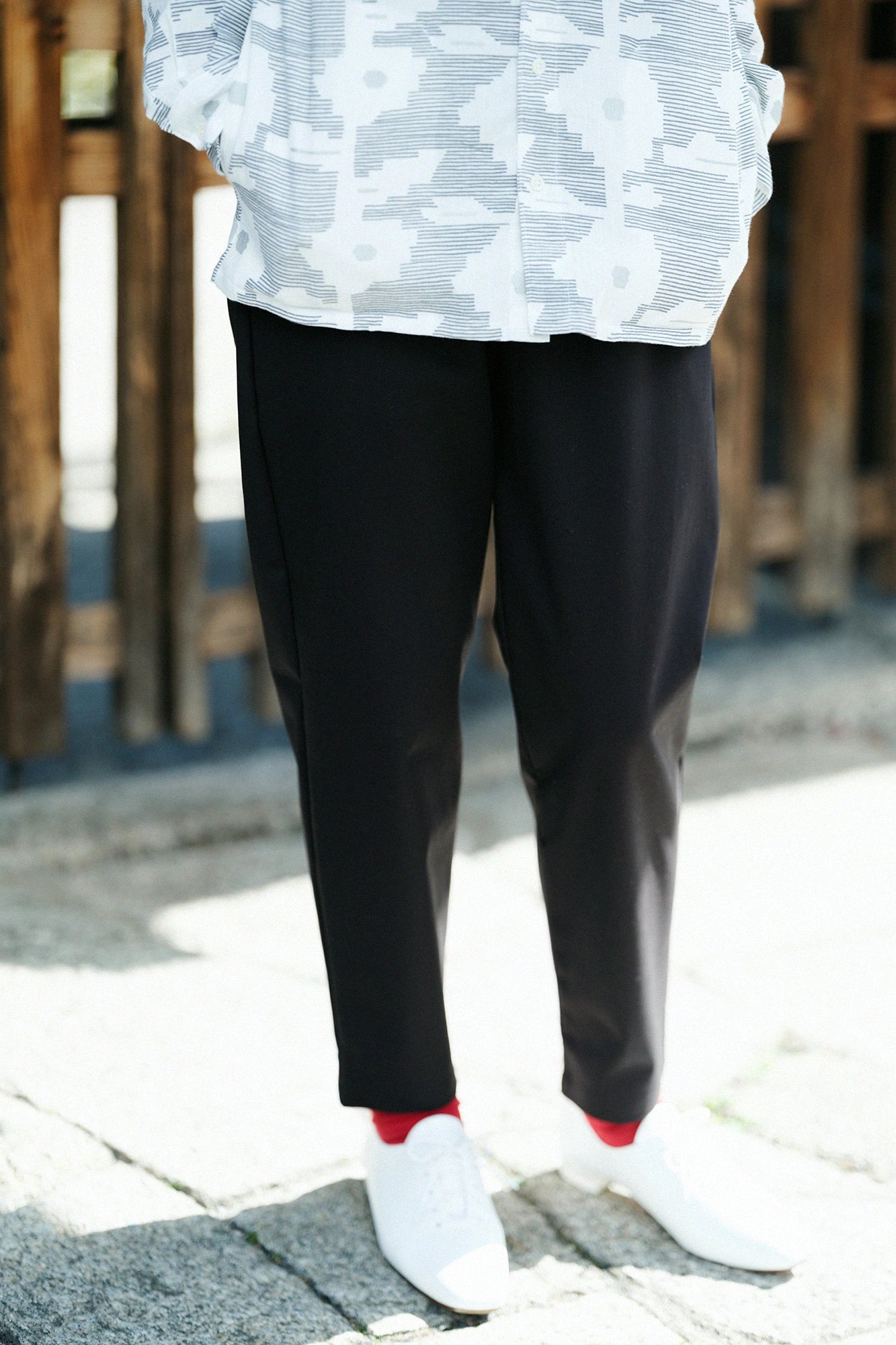 【3月17日頃発送予定】ダブルクロスストレッチ イージーテーパードパンツ／ブラック