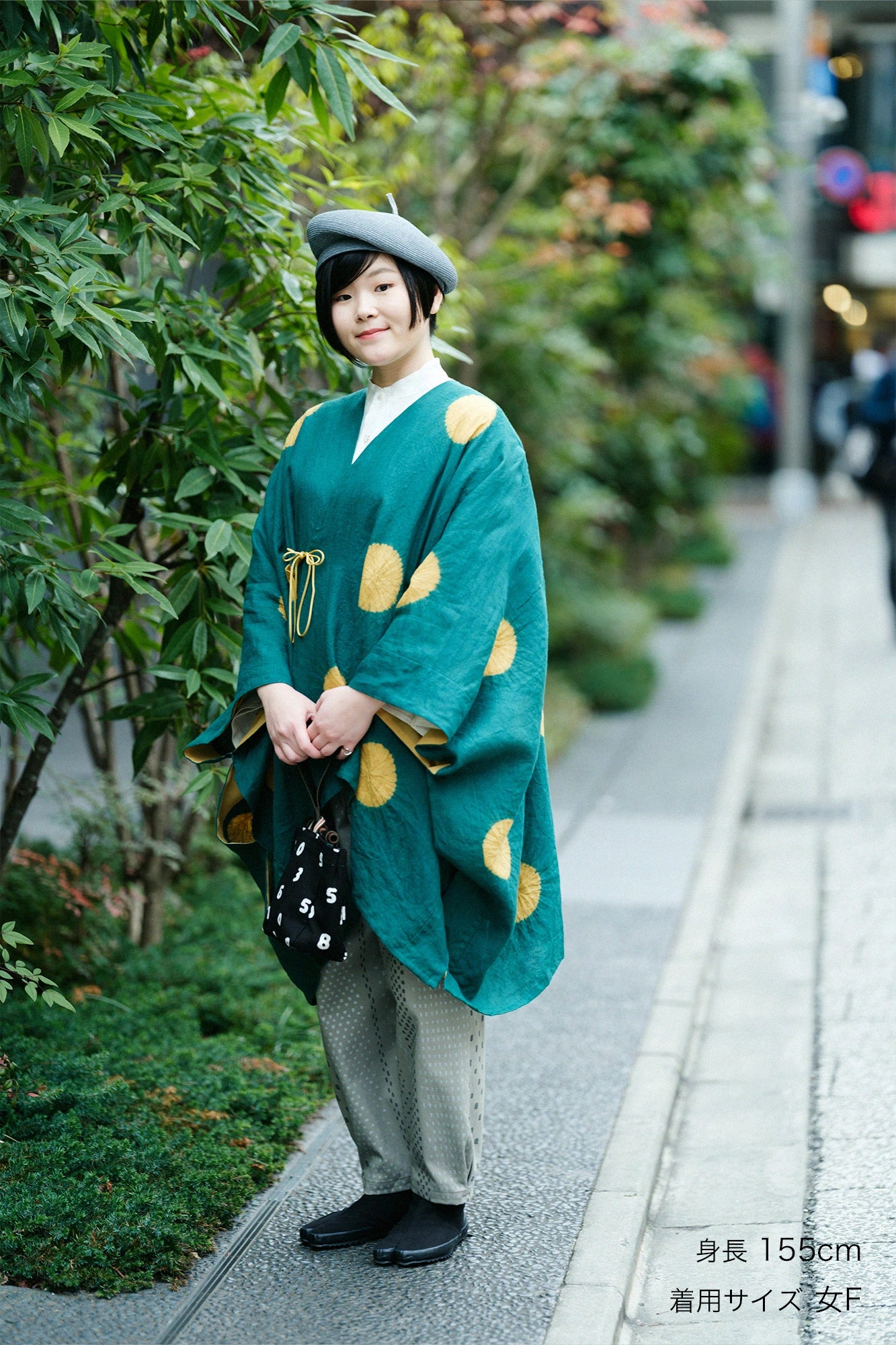 【Scheduled to ship around Mar 3】Konsei Tie-dye Linen Kisaragi Poncho／Large Polka Dots Evergreen×Golden Yellow
