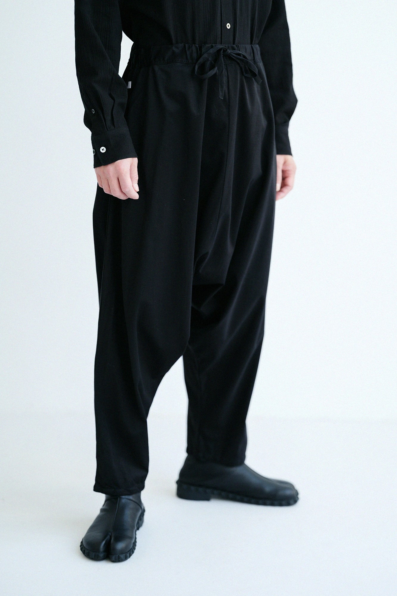 【3月17日頃発送予定】コットンキュプラ サルエルパンツ／ブラック