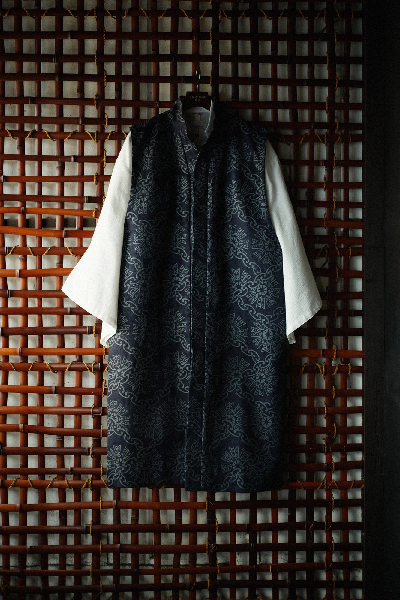 麻 綾織 長陣羽織（ながじんばおり） 単（ひとえ）／環繋ぎ矢車文（かんつなぎやぐるまもん） 写し（うつし） 深紺（しんこん）