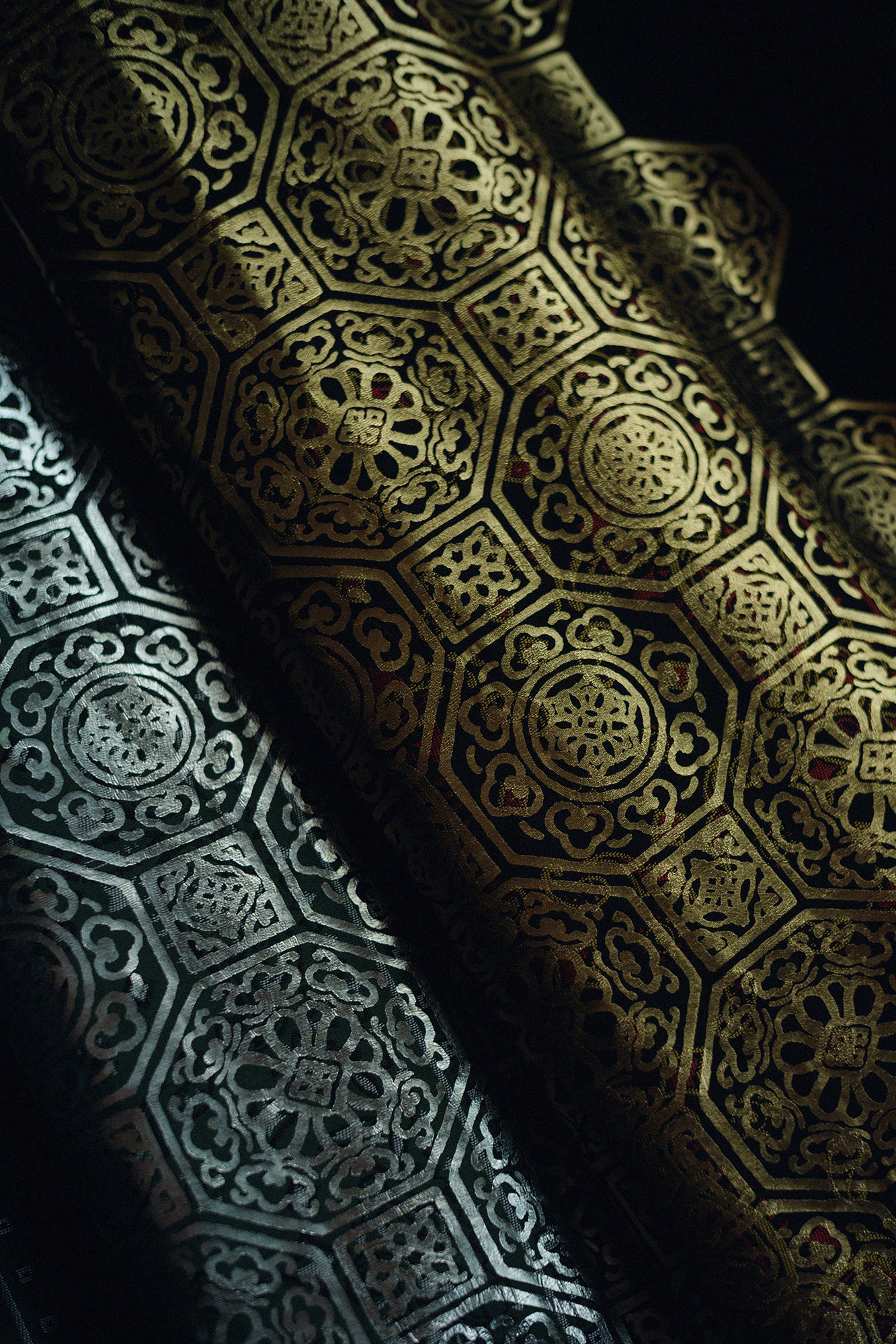 Kiryu Jacquard Bi-color Sleeve Tight Sleeve Hanten Jacket with Lining / Black×Gorgeous