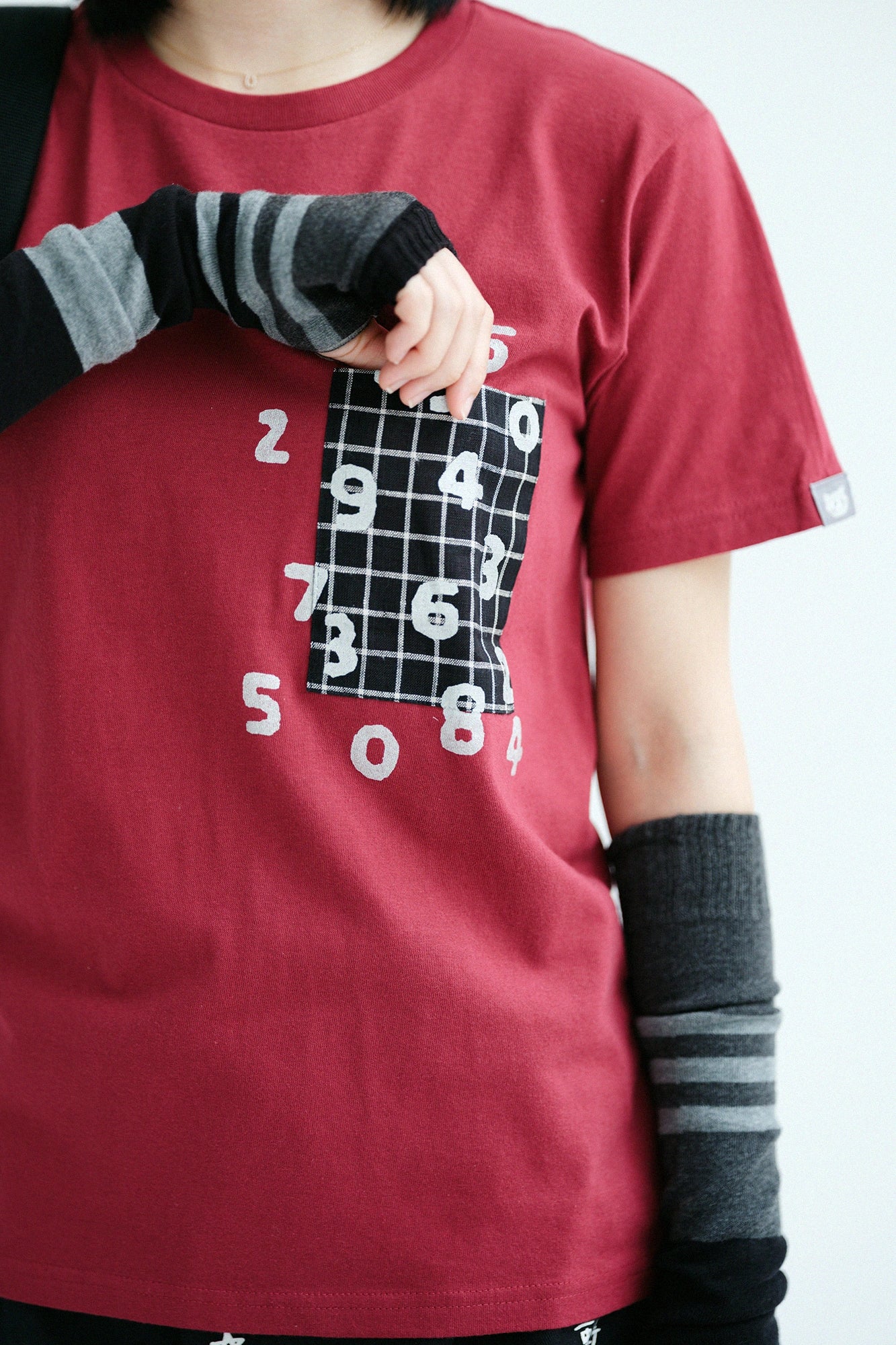 【4月28日頃発送予定】半袖 ポケットTシャツ[5.0]／バーガンディ×SO-SU-U昆（こん）