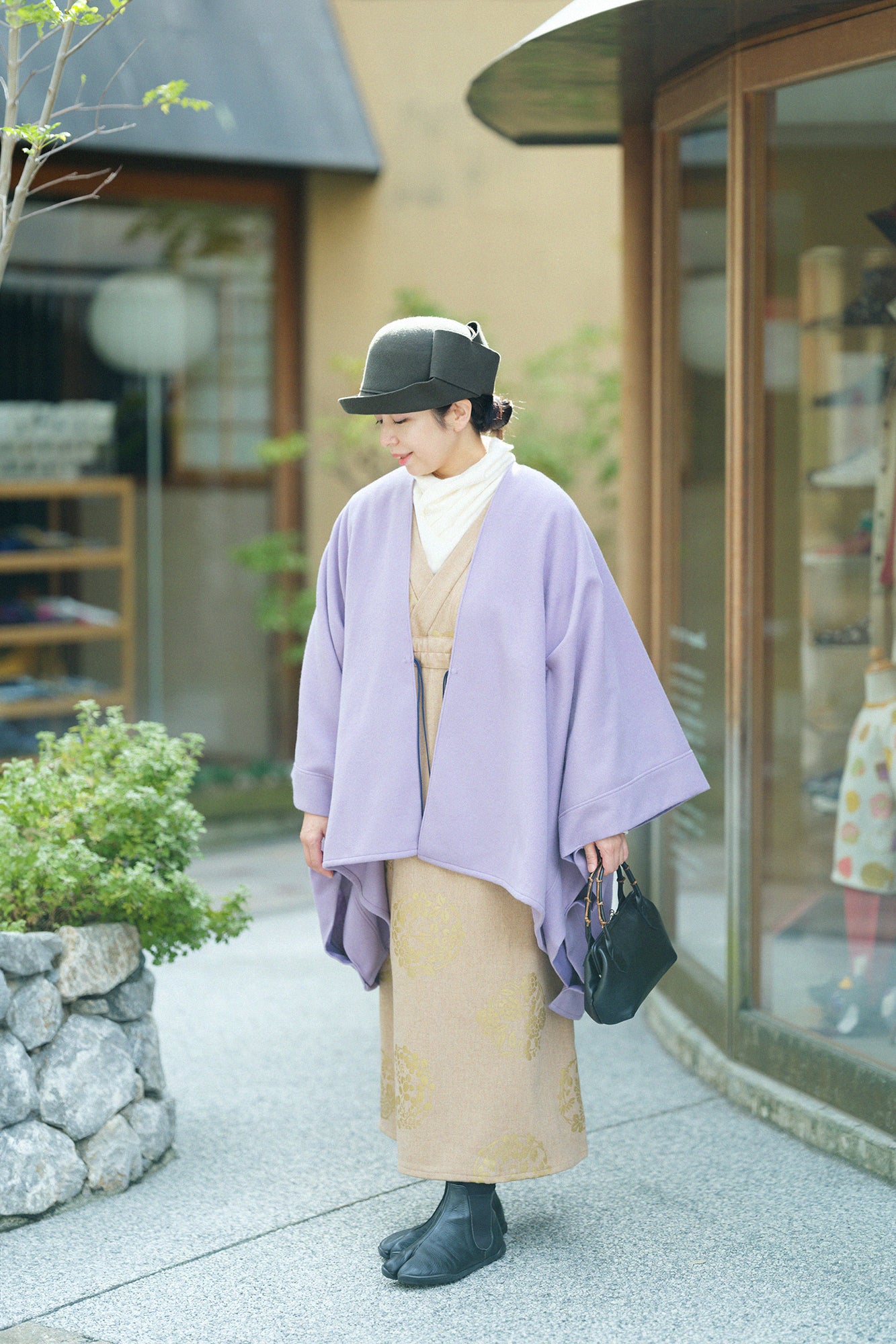 羊毛法蘭絨 和服型洋裝／花丸紋樣 散花 薄茶色 