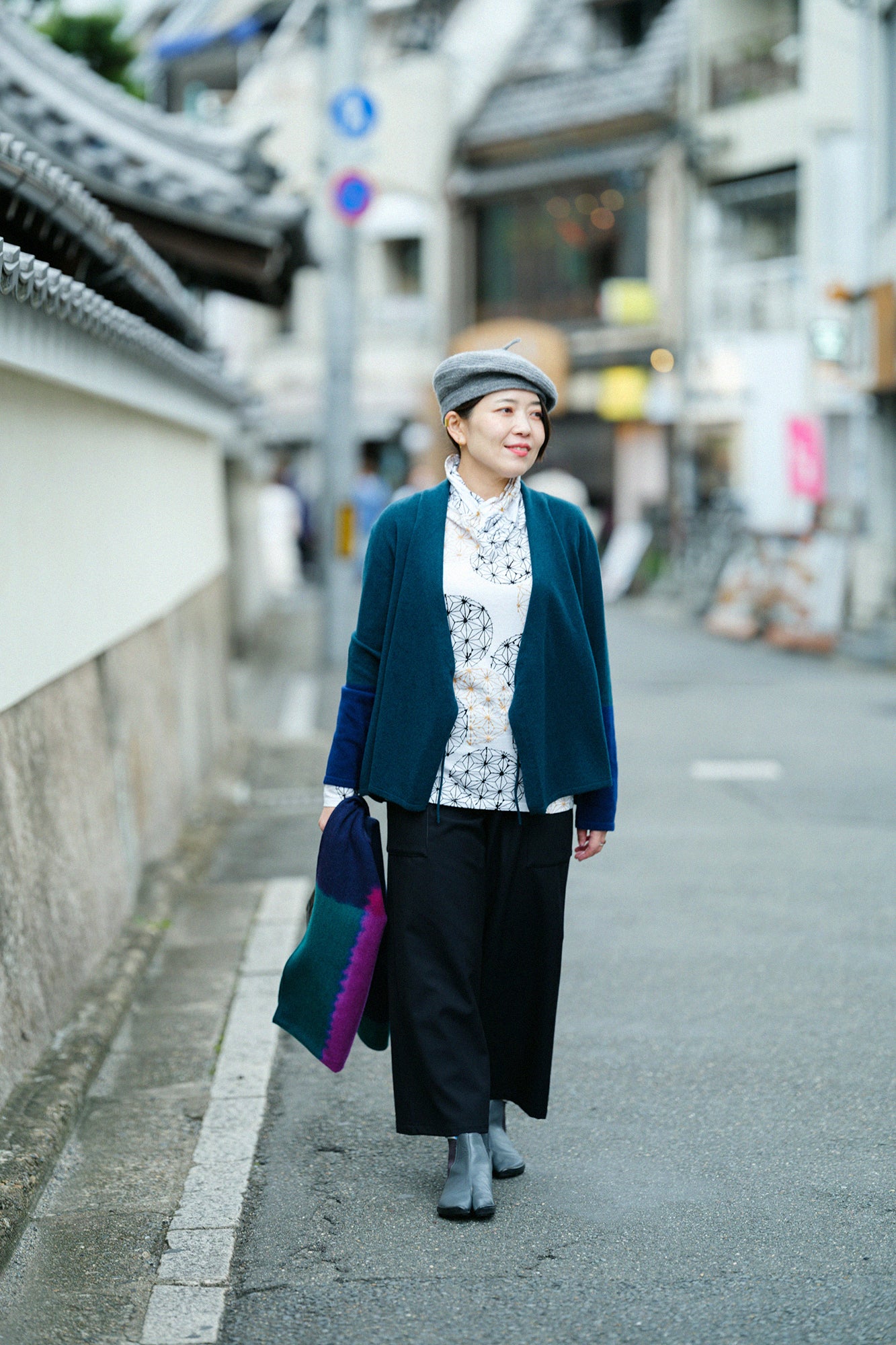 高領上衣／麻鞠