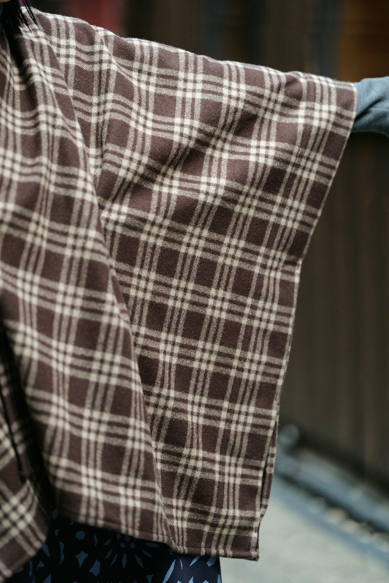 梳毛 格紋織 如月披風／棕色×榛果色