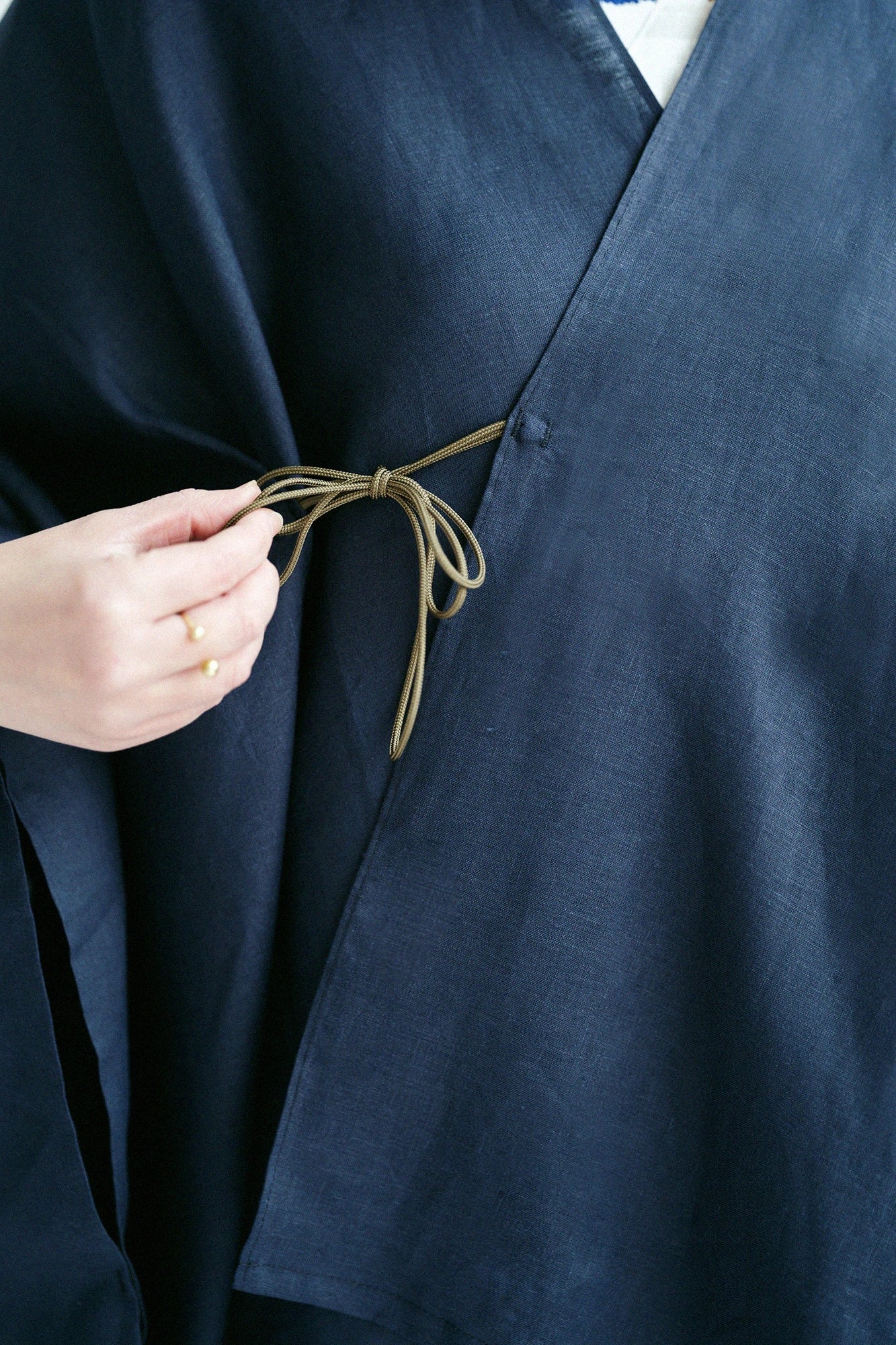 【Scheduled to ship around Mar 3】Linen Kisaragi Poncho／Bluish Black