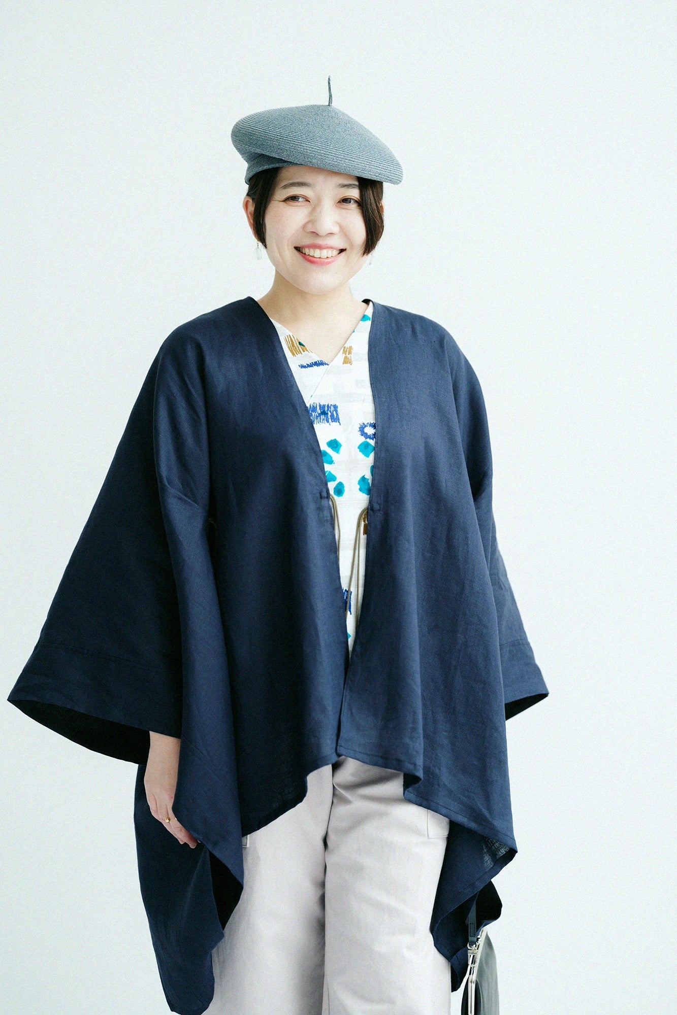【Scheduled to ship around Mar 3】Linen Kisaragi Poncho／Bluish Black