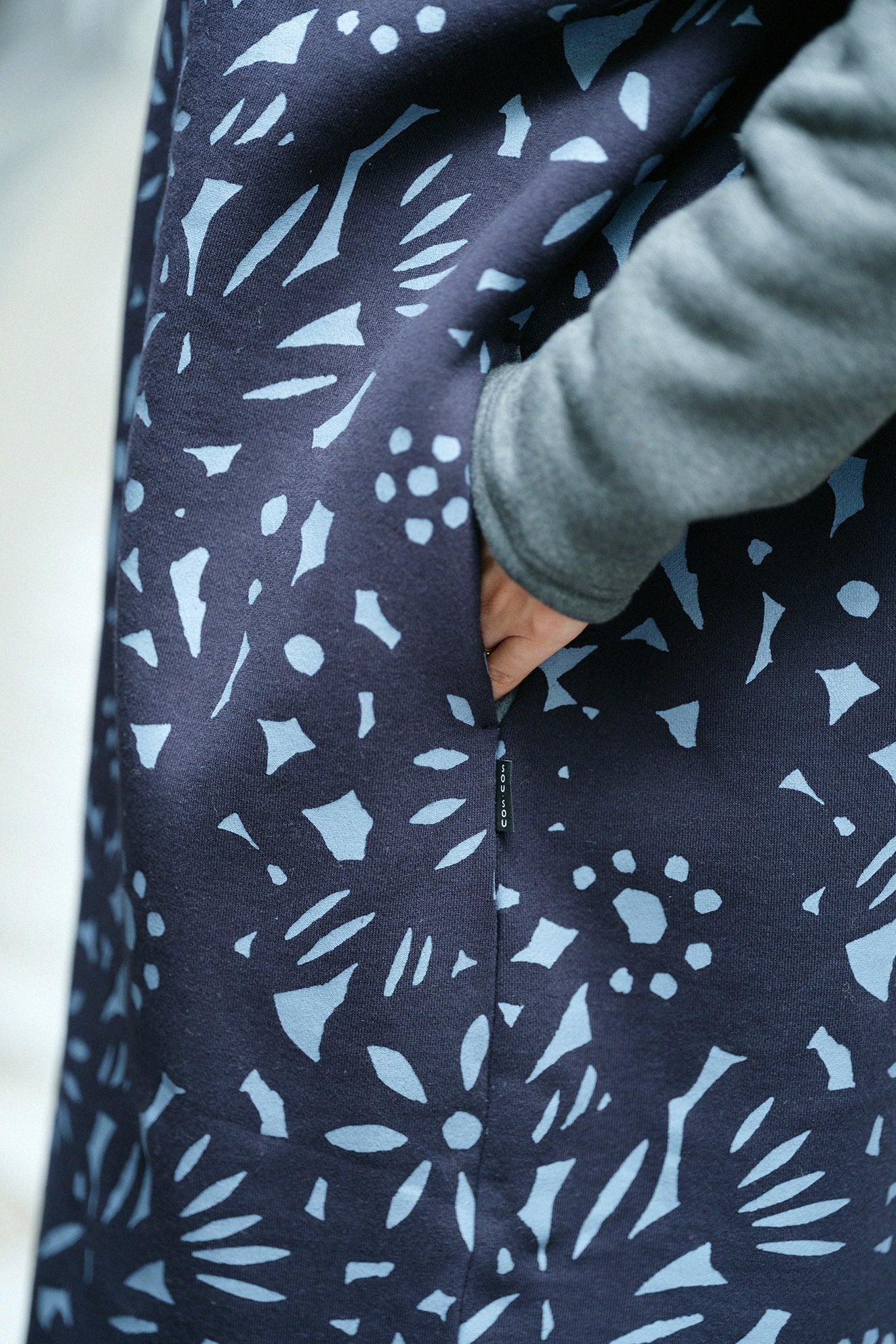 Fleece Lining Knit Rectangular Dress Shoulder Line / Paper Cutout Dark Blue