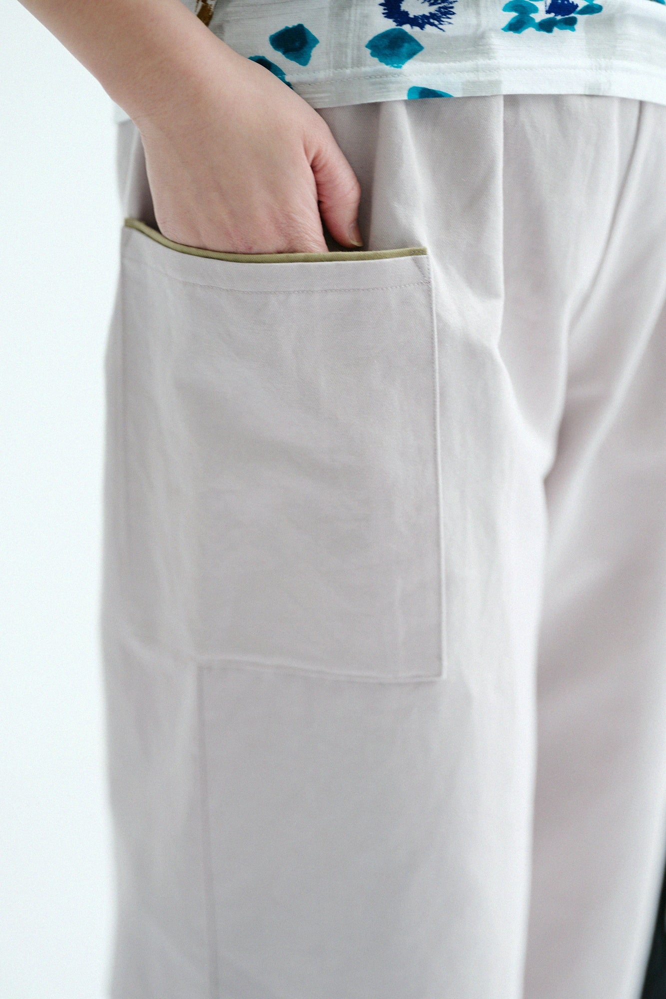 【Scheduled to ship around Mar 3】Cotton Linen Twill Weave Square Pockets Monpe Pants／Greyish Pink