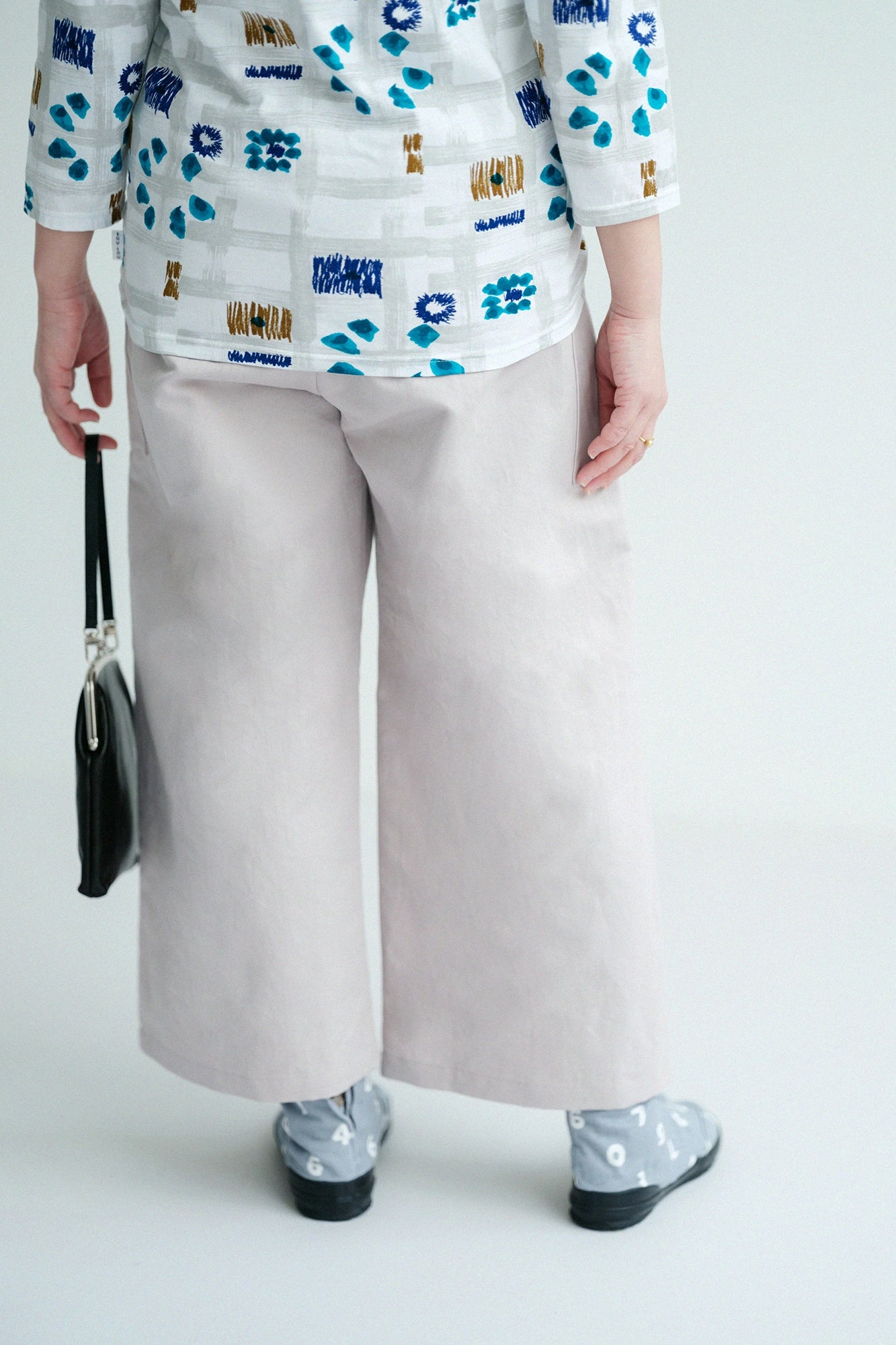 【Scheduled to ship around Mar 3】Cotton Linen Twill Weave Square Pockets Monpe Pants／Greyish Pink
