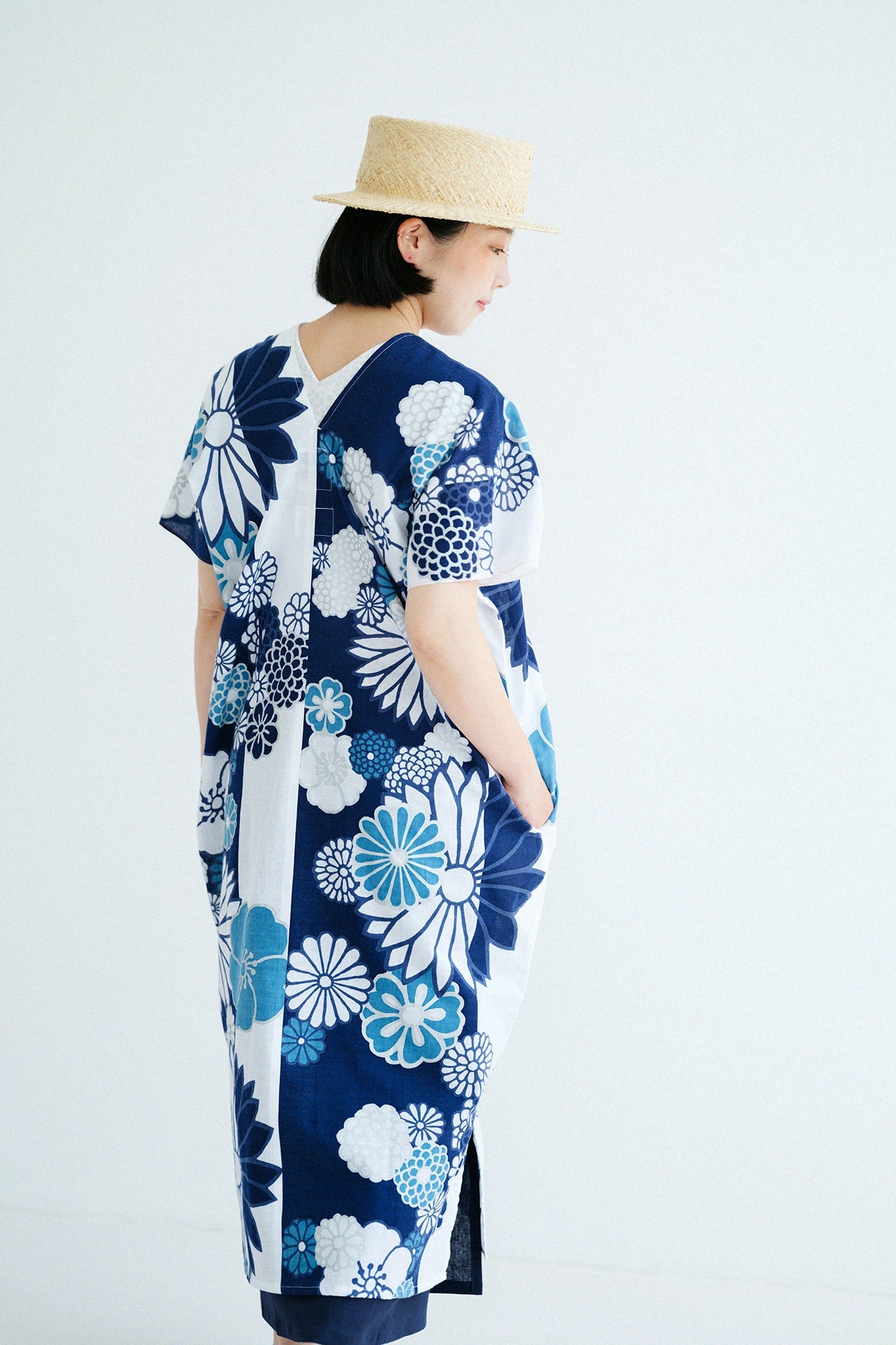 'Height:'154 cm,'WearsTaille : »Long