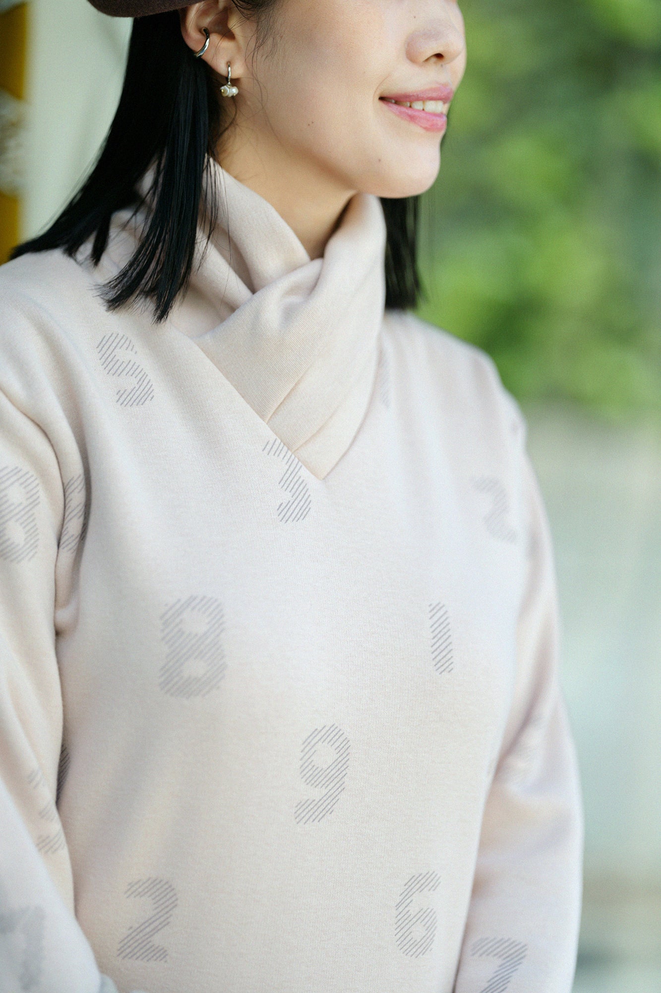 Boa Lining Turtle Neck Shirt / SO-SU-U in Diagonal Stripes Greyish Plum Color