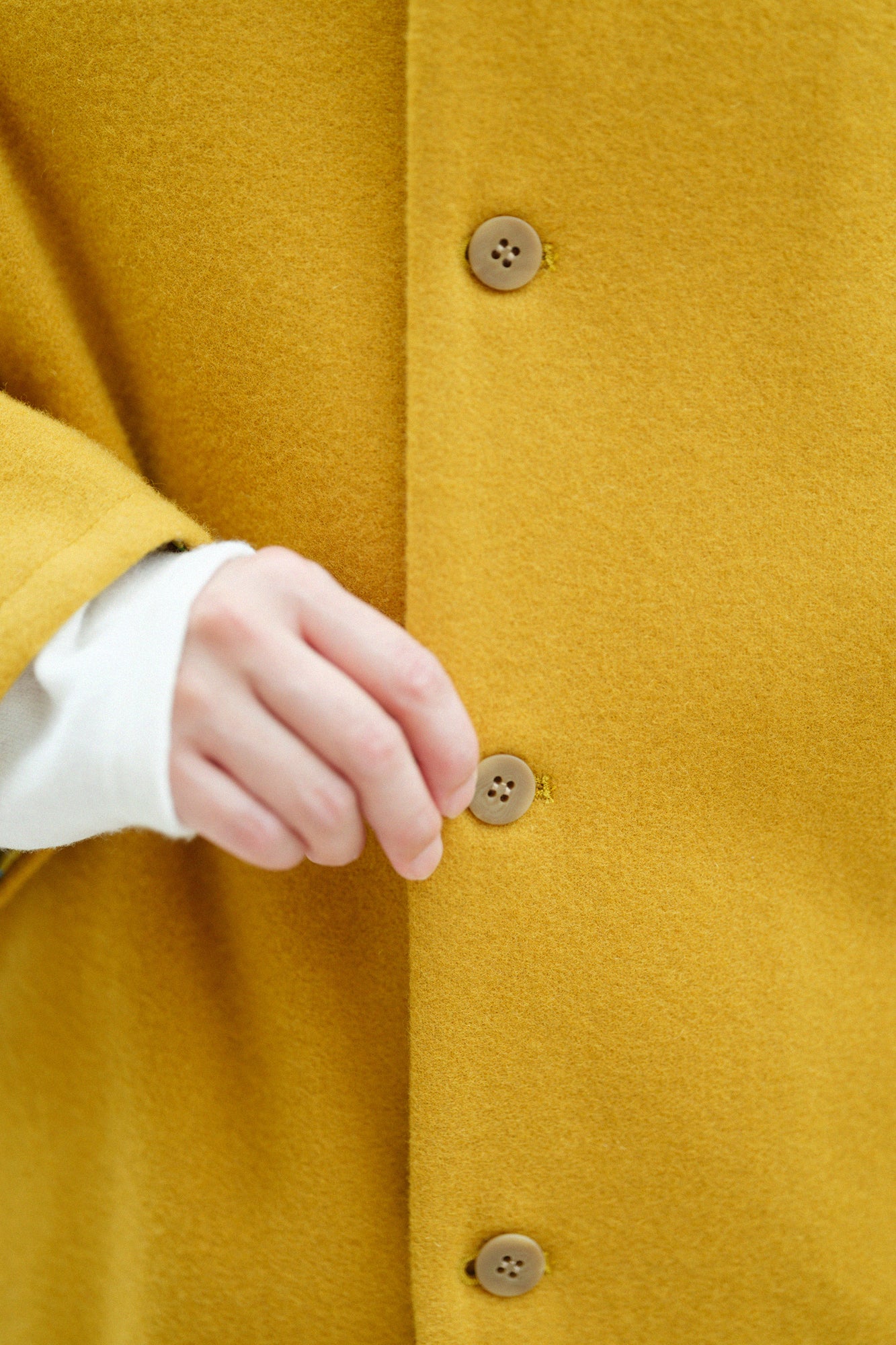 ウールメルトン 薙刀羽織（なぎなたばおり） 長丈（ながたけ） 袷（あわせ）／芥子色（からしいろ）×なびく