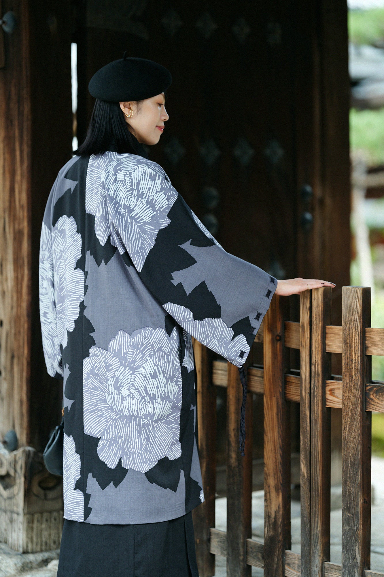 Combed Yarn×Muslin Wool Rectangular Sleeve Coat Reversible / Black×Peony