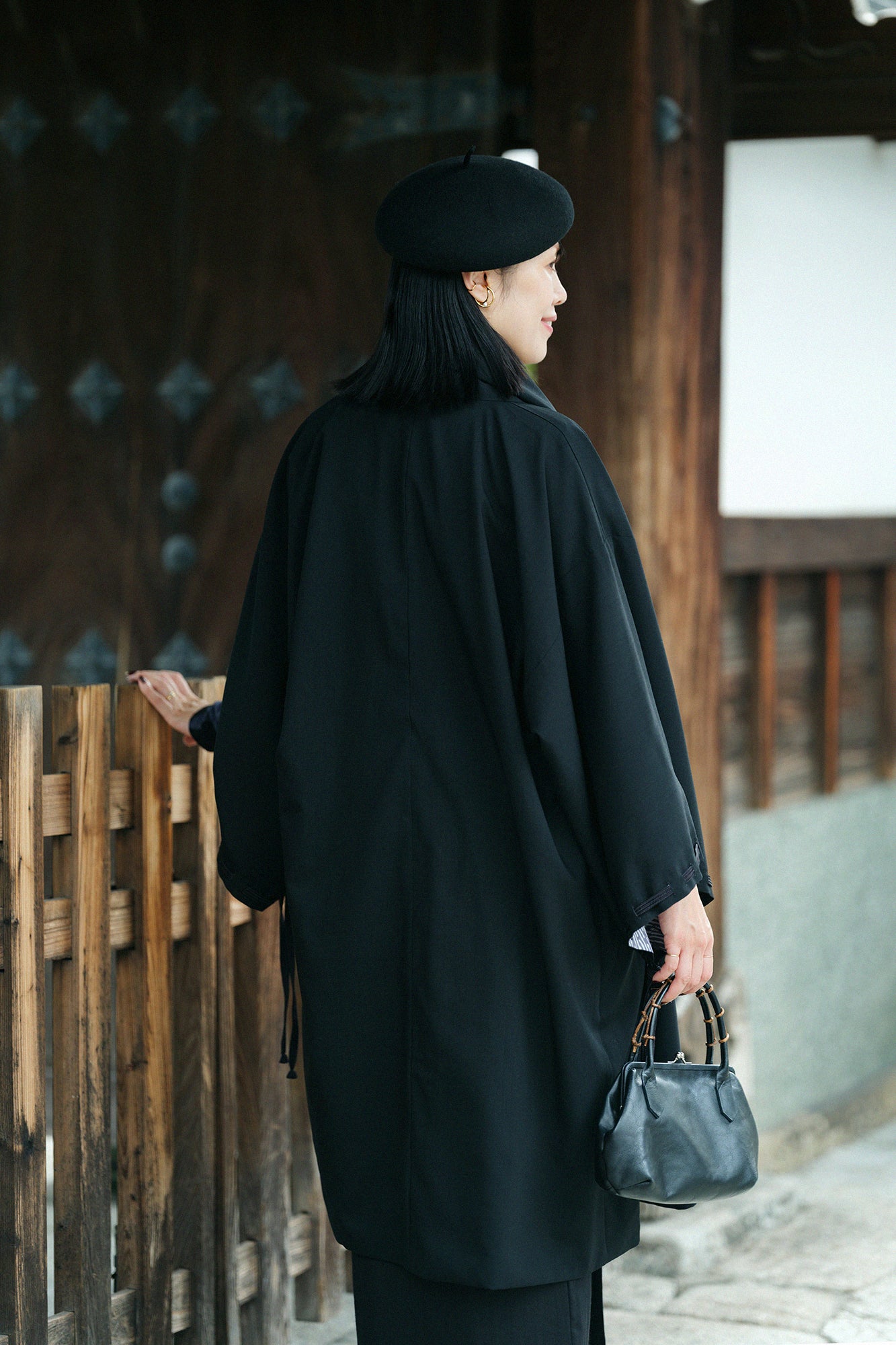 Combed Yarn×Muslin Wool Rectangular Sleeve Coat Reversible / Black×Peony