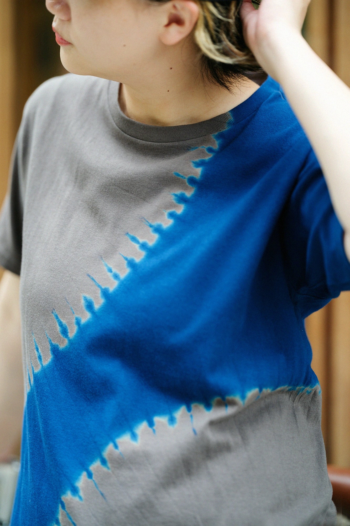 【6月30日頃発送予定】近清絞り 染め分け半袖Tシャツ[5.0]／プラネート チャコール×ネイビー