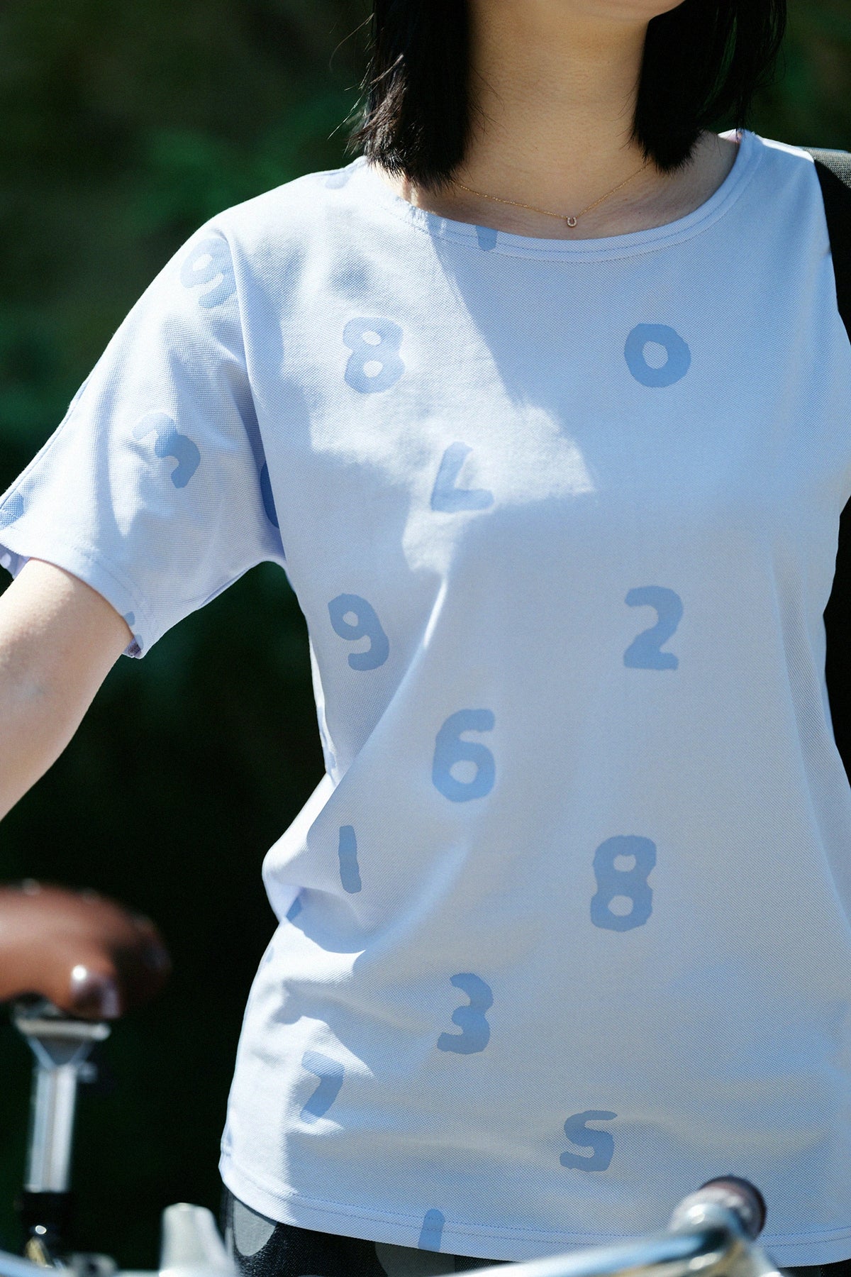 [Expédition prévue vers le 28 avril] C/CM(R) T-shirt découpé en tricot Kanoko/SO-SU-U Haut et bas et marges Bleu ciel