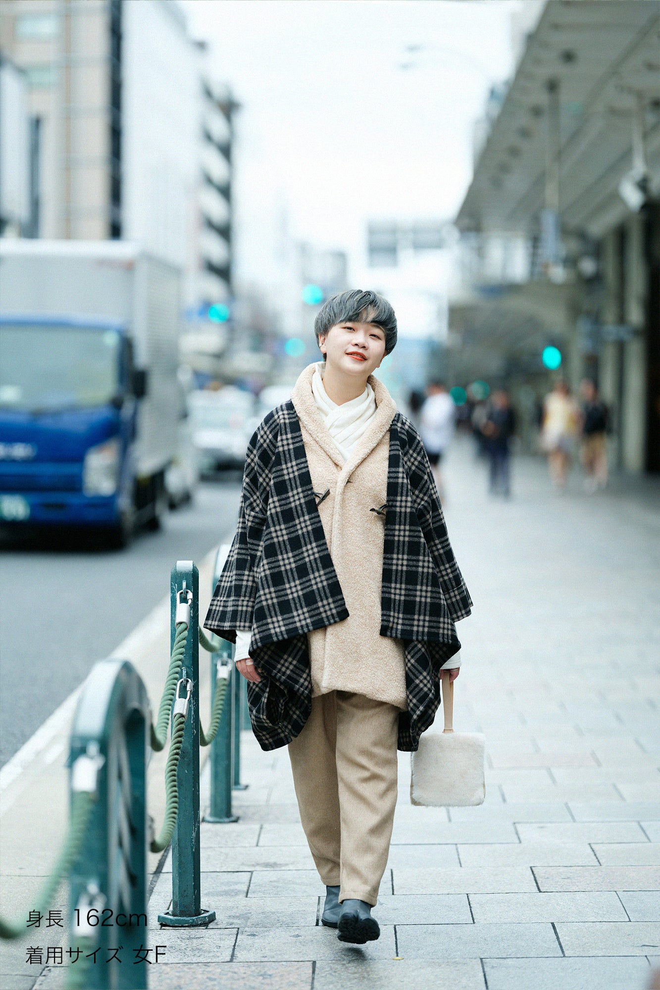 梳毛 格紋織 如月披風斗篷／黑色×榛果色