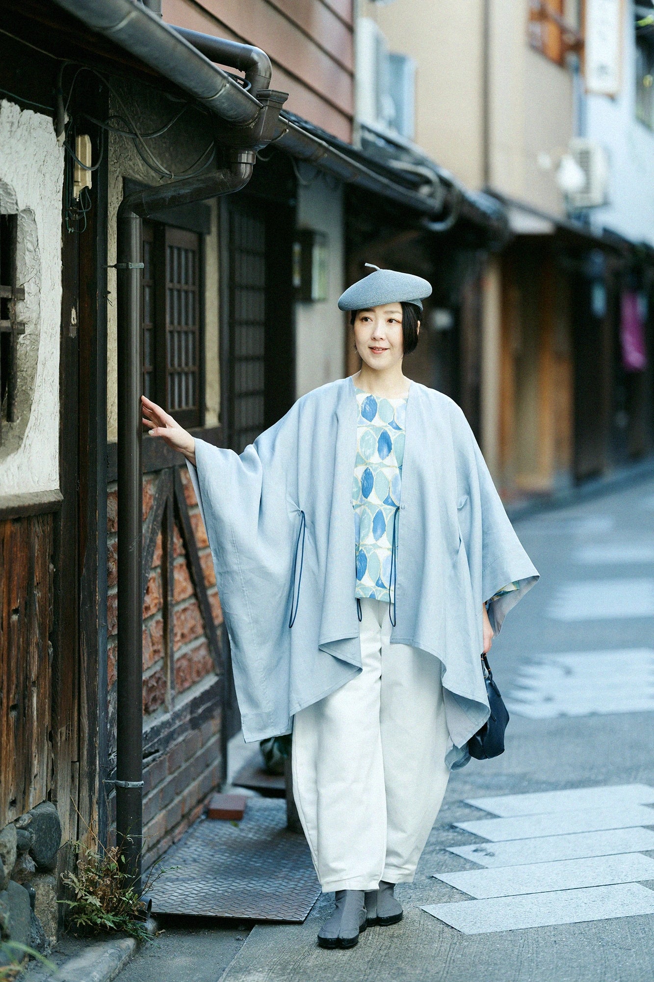 [Versand voraussichtlich ab dem 3. März] Takashima Chijimi 20/20 Naginatashikaku Kimono (Naginatashikaku-i) / Wa (Kreis) Tsunagi Mizukage (Wasserschatten) 