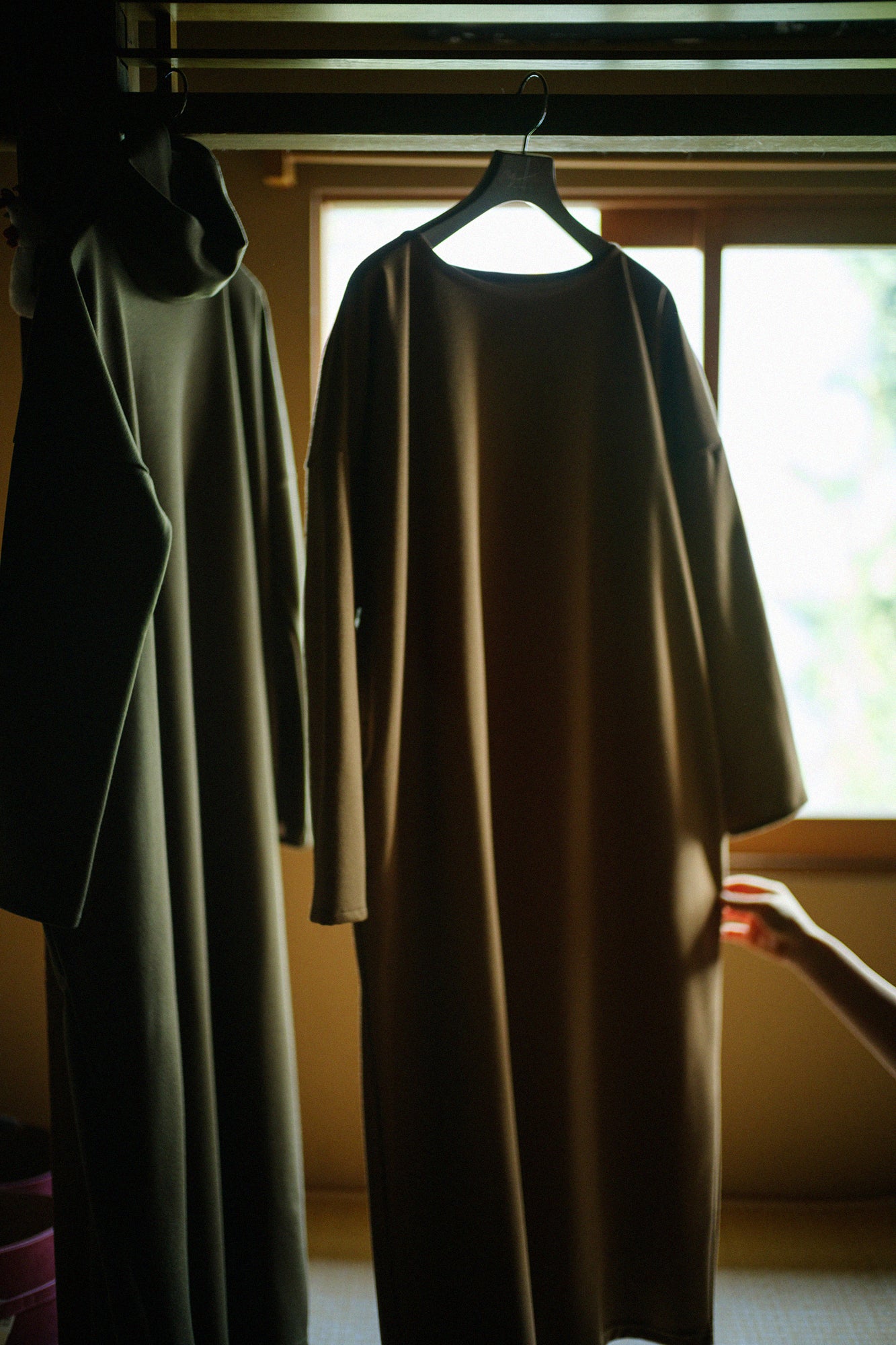 【預購】Soft Thermo(R) 羅紋針織布 船領 L/S OP 超長版／棕色（※預計於12月9日左右發貨）