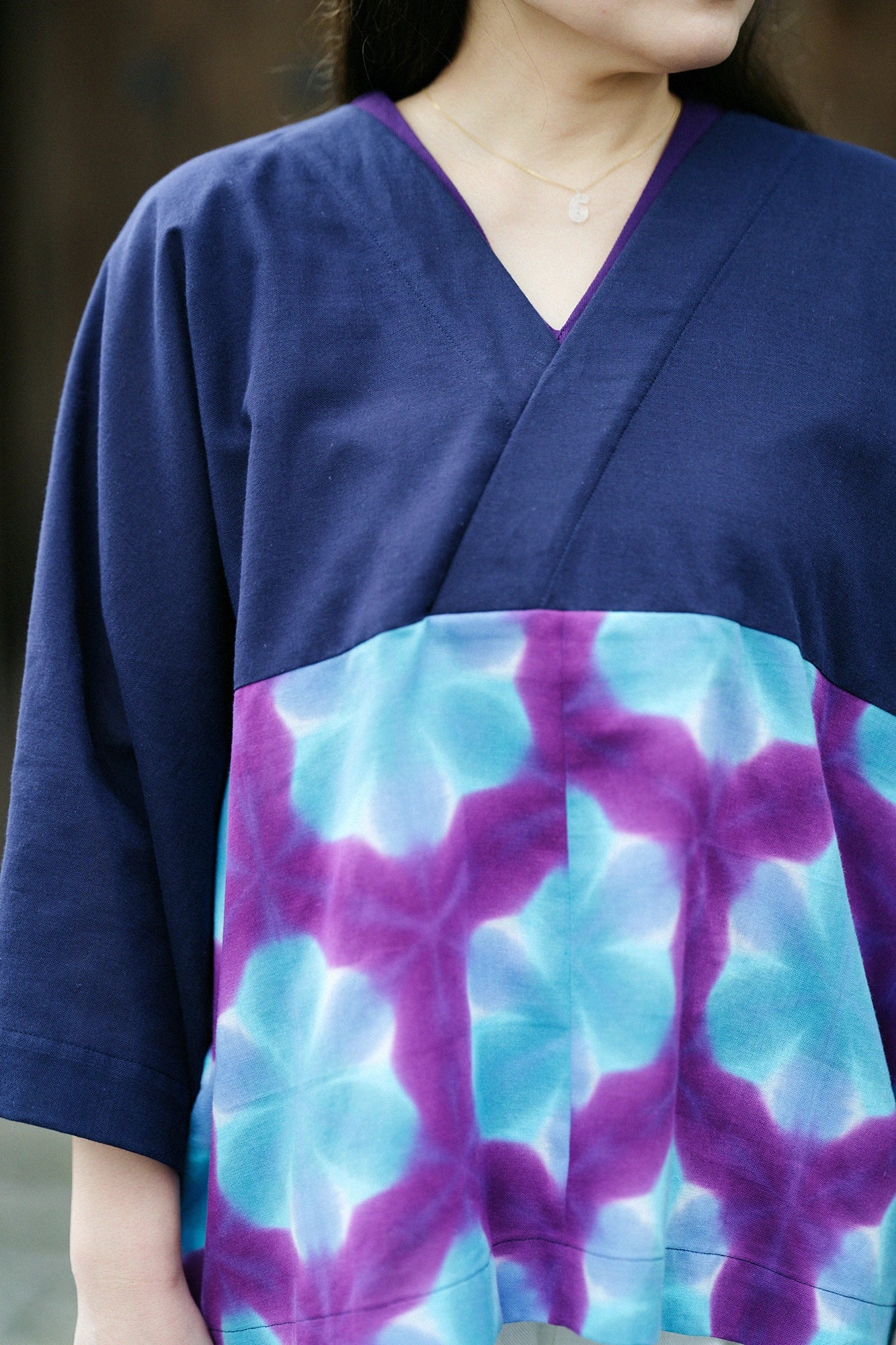 [Versand voraussichtlich um den 21. April] Mari-Baumwolle, Arimatsu Narumi Shibori, Ise-Baumwolle, Okatatabira, Kurzlänge (Mijikatake)/Dunkelblau (Ukon) x Schneeblume (Sekka), Blüte (Kaika), Violett (Sumire)