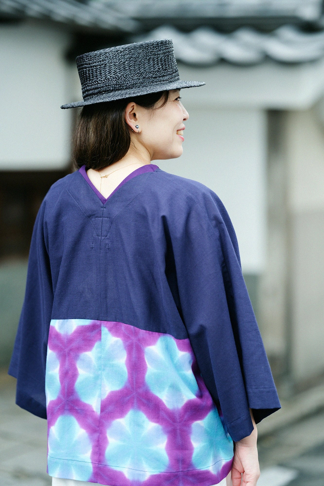[Versand voraussichtlich um den 21. April] Mari-Baumwolle, Arimatsu Narumi Shibori, Ise-Baumwolle, Okatatabira, Kurzlänge (Mijikatake)/Dunkelblau (Ukon) x Schneeblume (Sekka), Blüte (Kaika), Violett (Sumire)